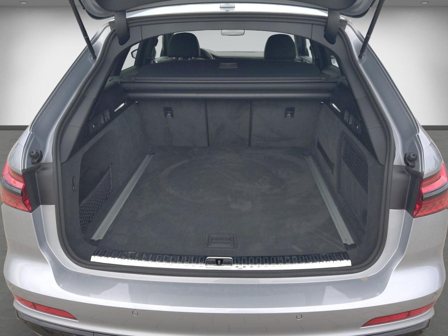 Bild über Audi A6 Avant S line 45 TFSI S tronic - für weitere Informationen kontaktieren Sie den Audi Partner