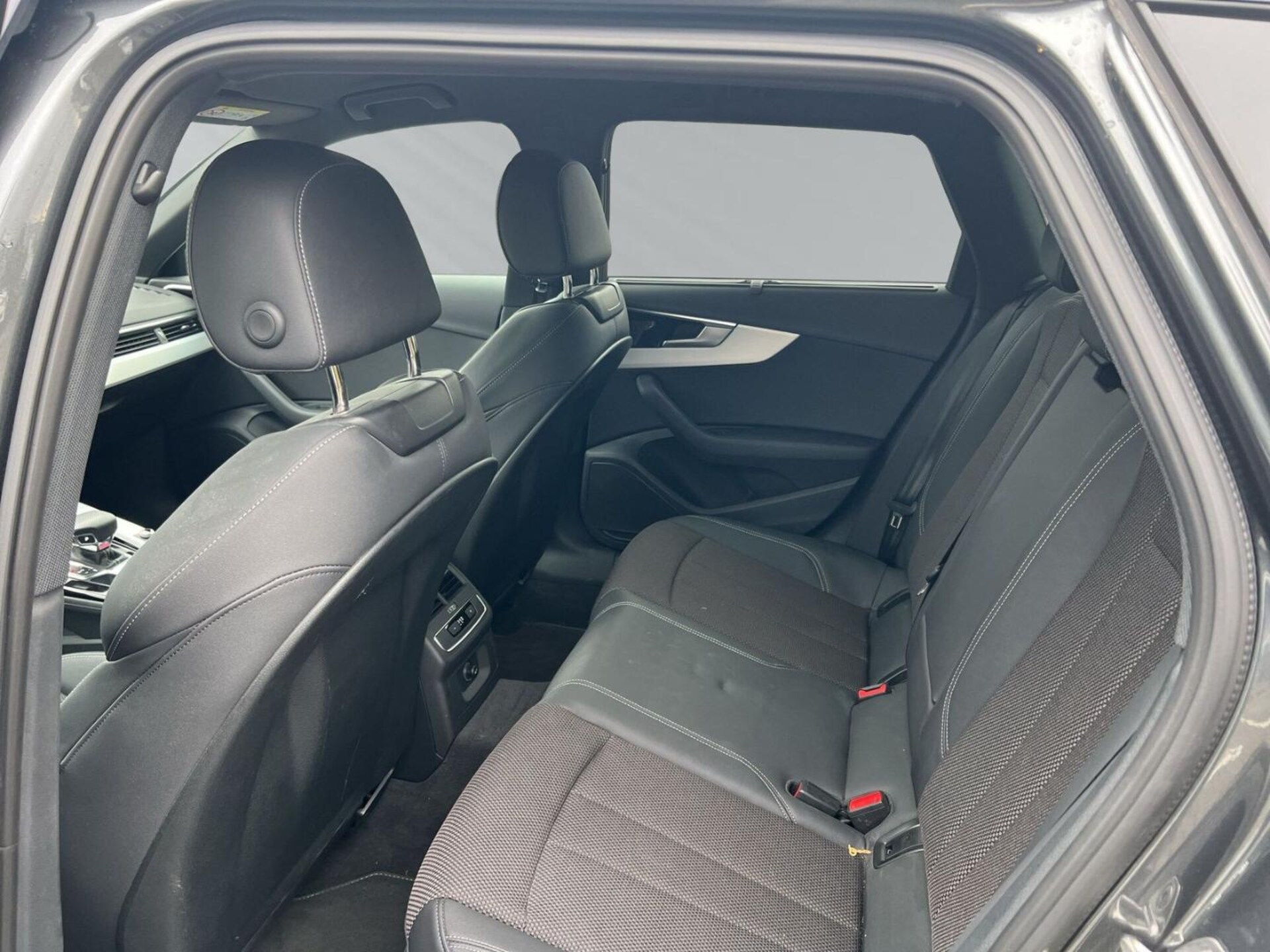 Audi A4 Avant S line