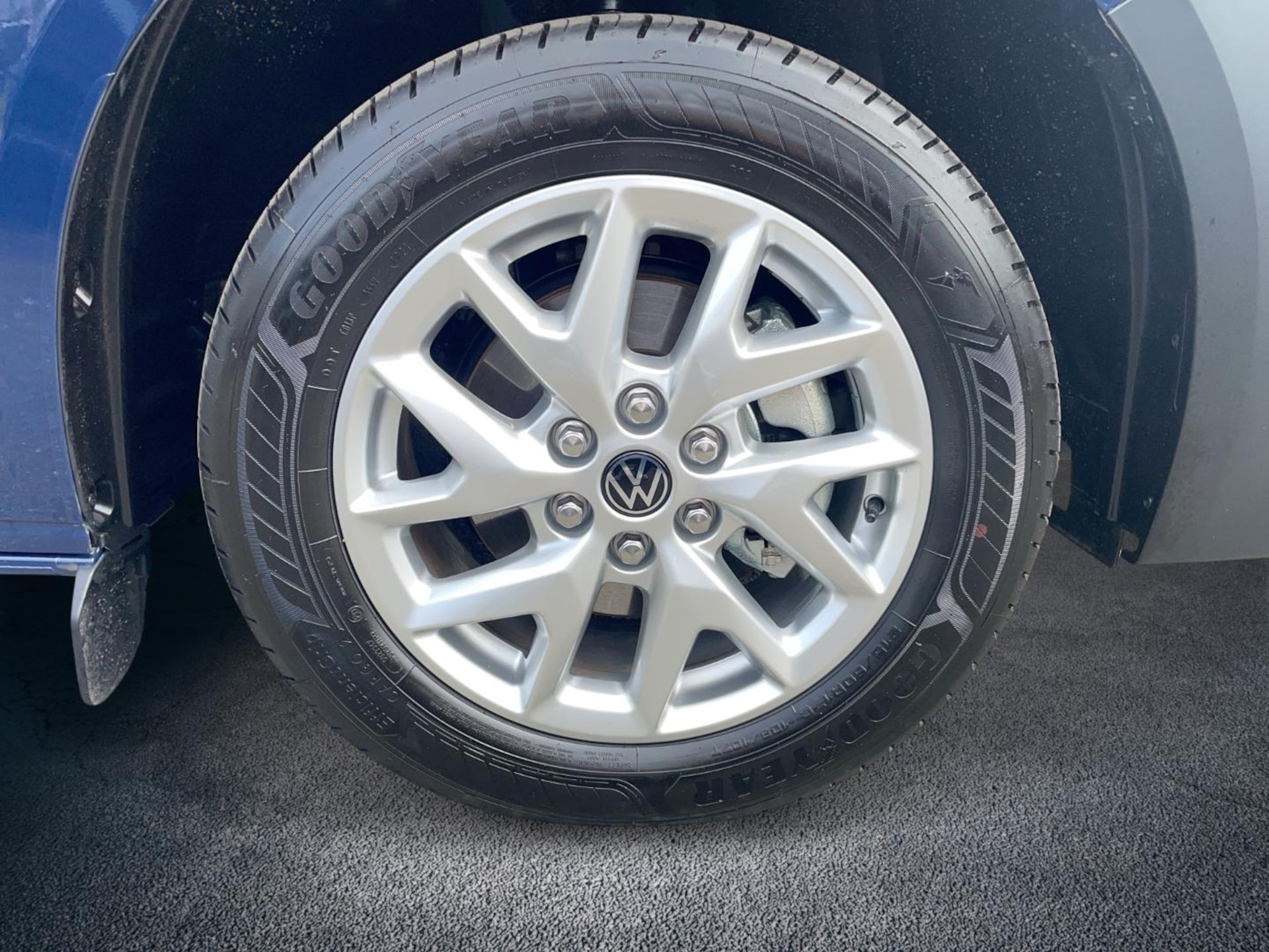 Volkswagen Transporter Kasten langer Radstand