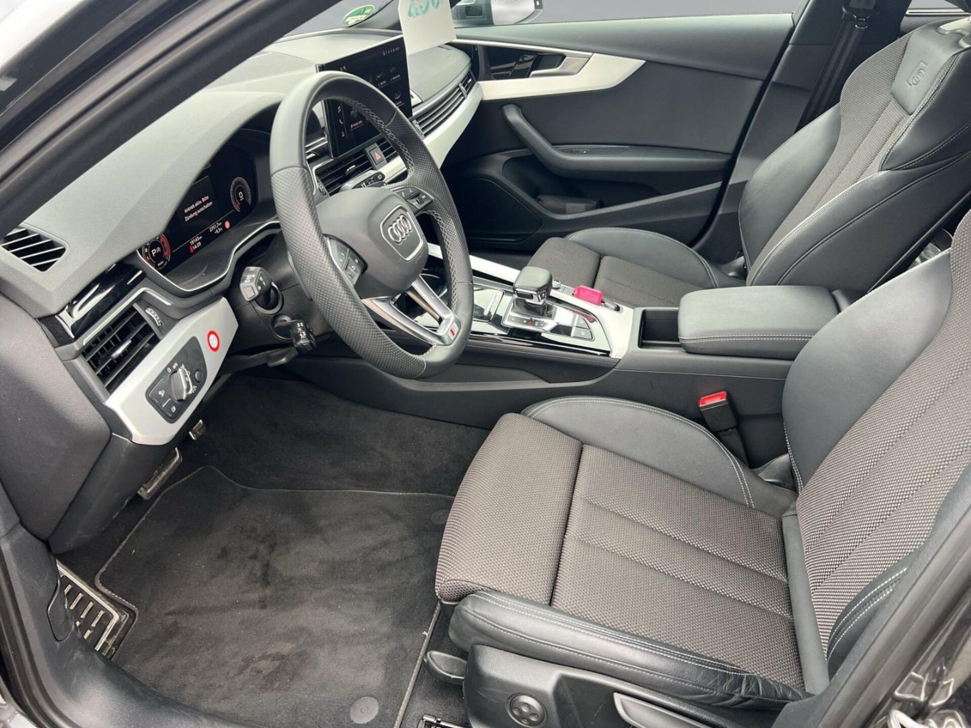 Audi A4 Avant S line