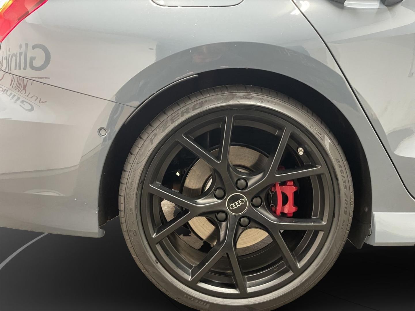 Bild über Audi RS 3 Limousine TFSI quattro S tronic - für weitere Informationen kontaktieren Sie den Audi Partner