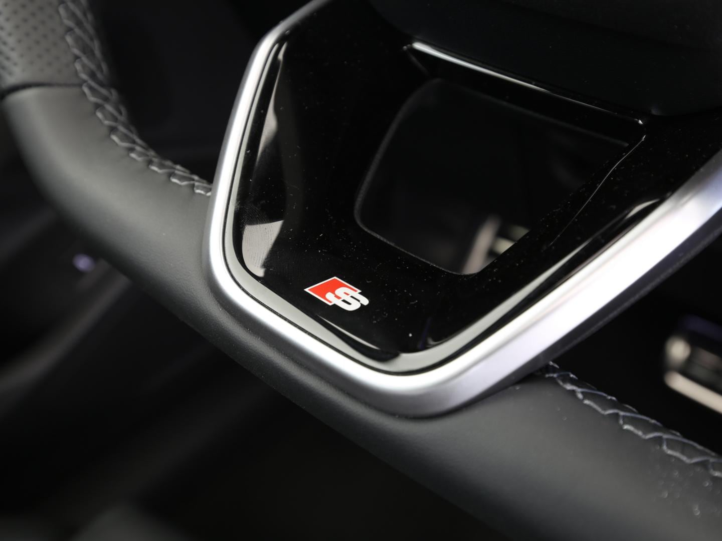 Bild über Audi Q6 SUV e-tron S line business e-tron quattro 315 kW - für weitere Informationen kontaktieren Sie den Audi Partner