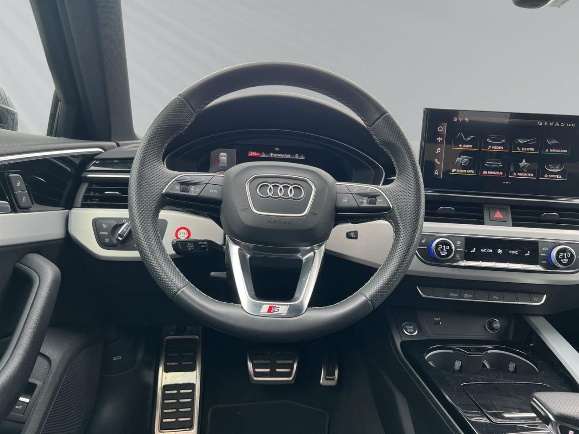 Audi A4 Avant S line