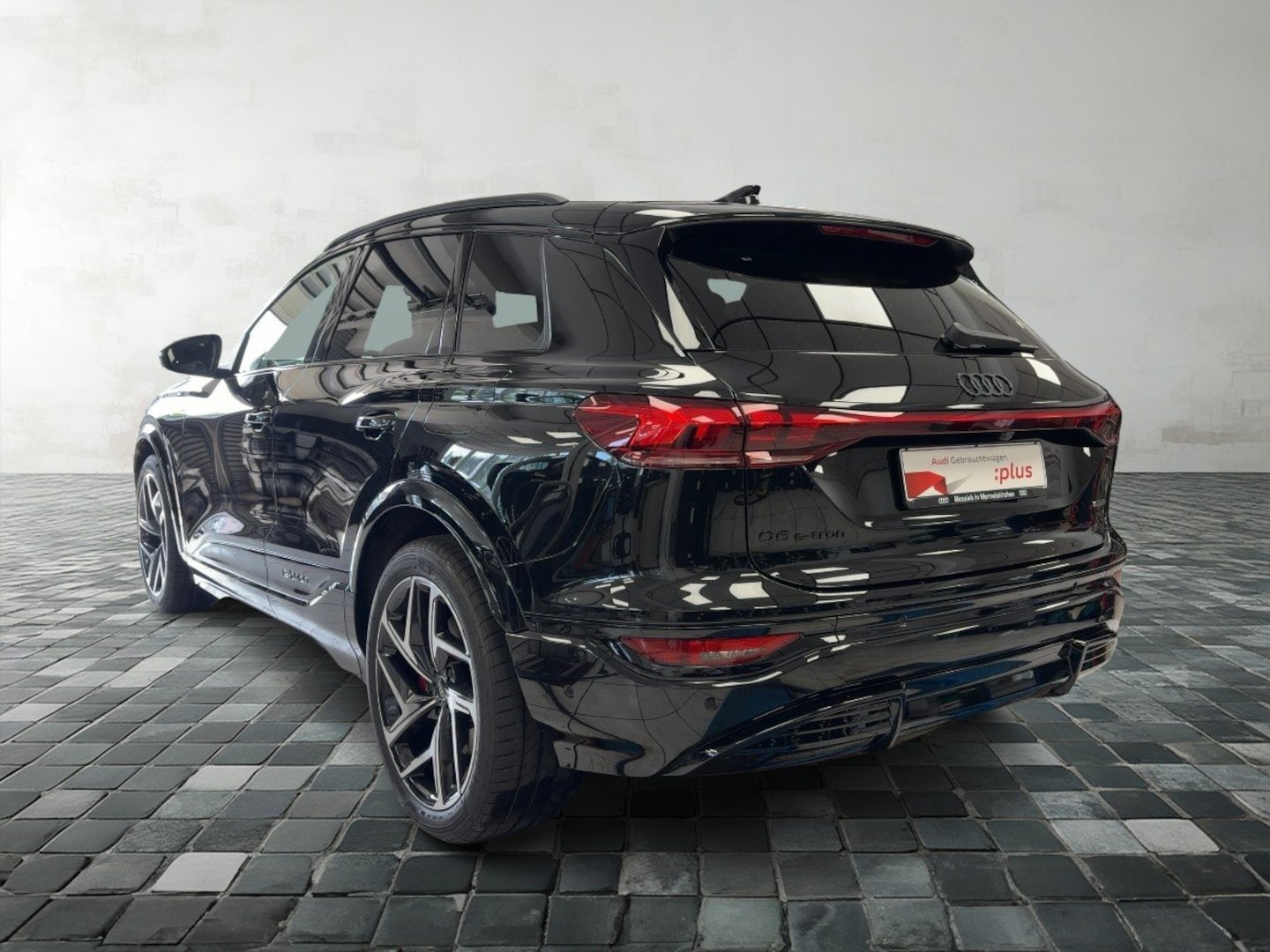 Bild über Audi Q6 SUV e-tron S line business e-tron quattro 315 kW - für weitere Informationen kontaktieren Sie den Audi Partner