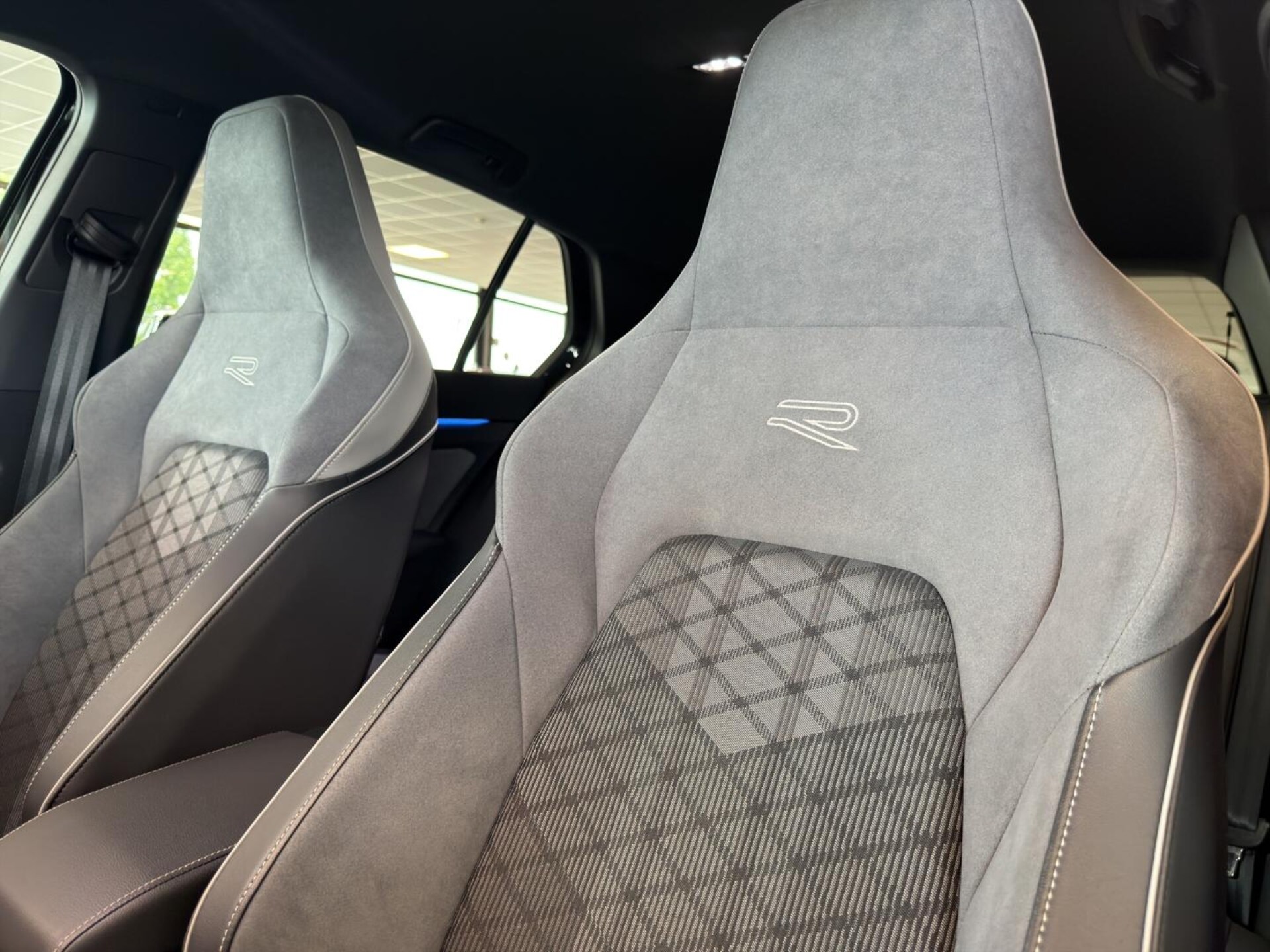 Volkswagen Golf R-Line
