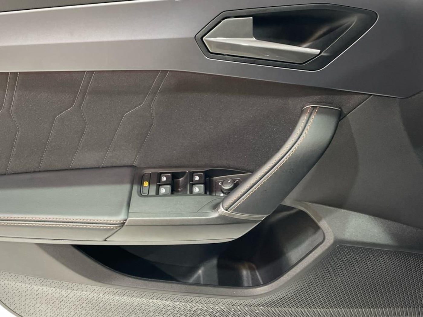 CUPRA Leon León 1.5 eTSI DSG 110 kW (150 CV) — photo 20