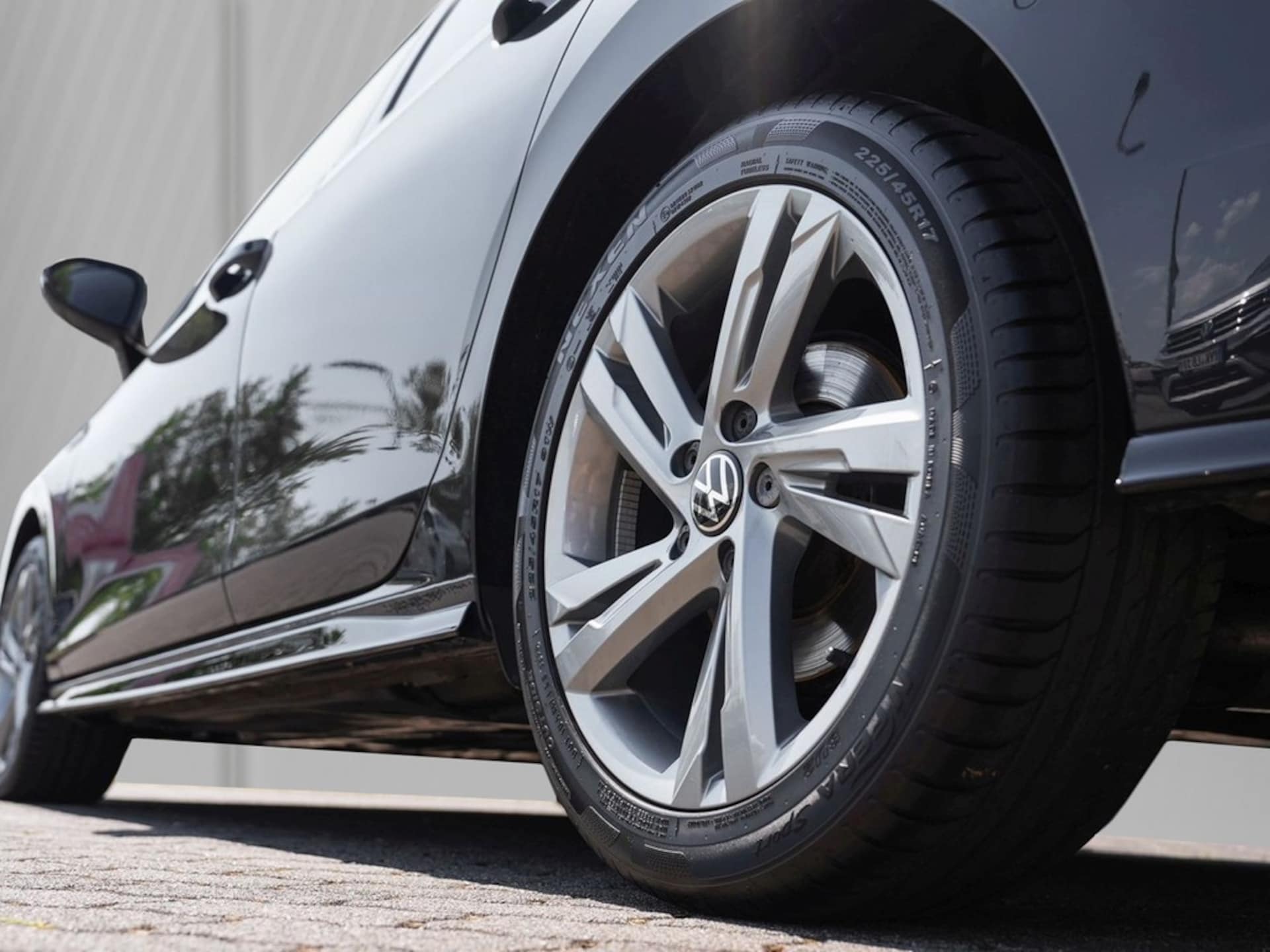 Volkswagen Golf R-Line