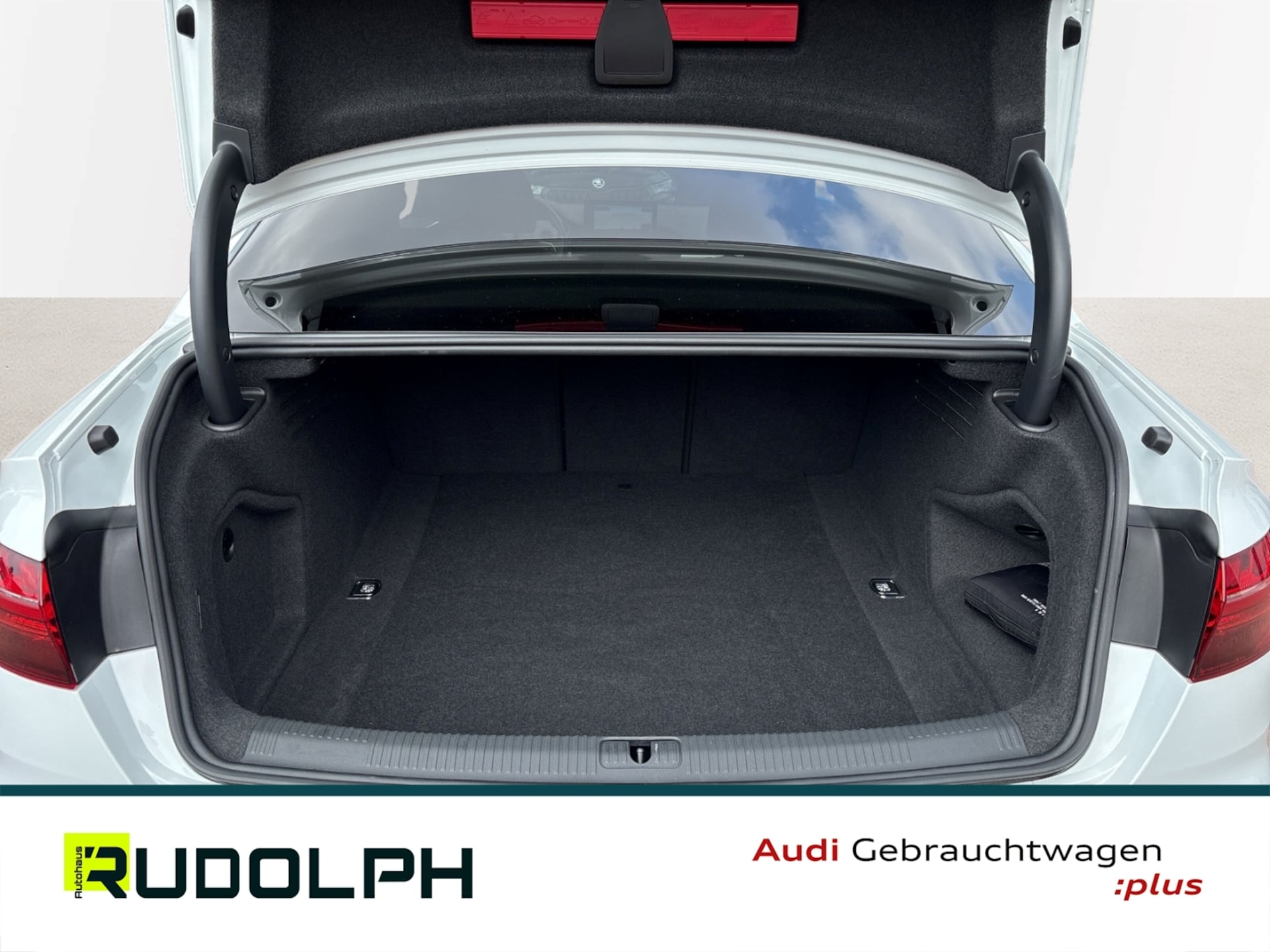 Audi A4 Limousine S line
