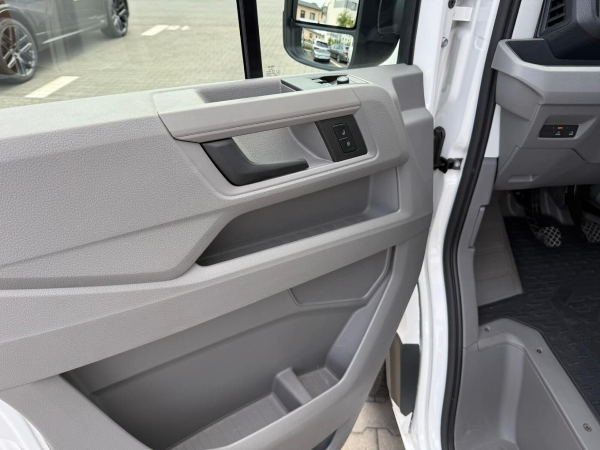 Volkswagen Crafter Furgon średni rozstaw osi