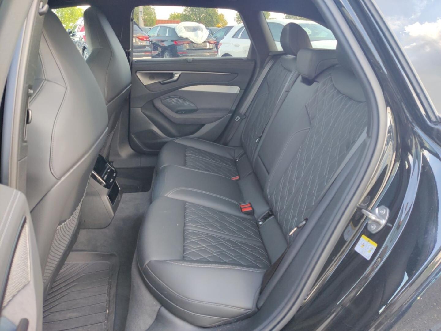 Bild über Audi A6 Avant TDI quattro 220 kW S tronic - für weitere Informationen kontaktieren Sie den Audi Partner