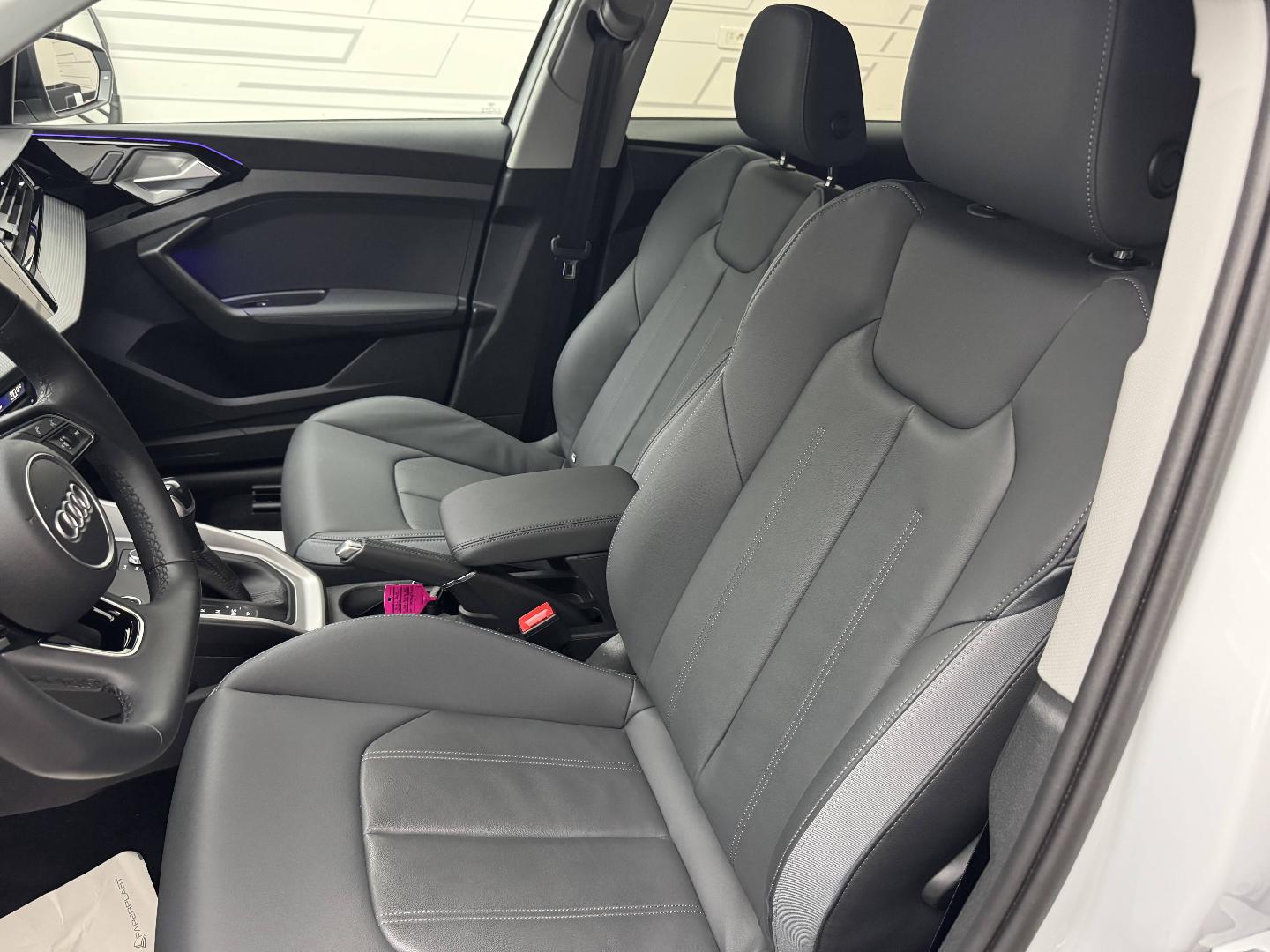 Image about Audi A1 allstreet Design Luxe 30 TFSI 81 kW (110 ch) S tronic