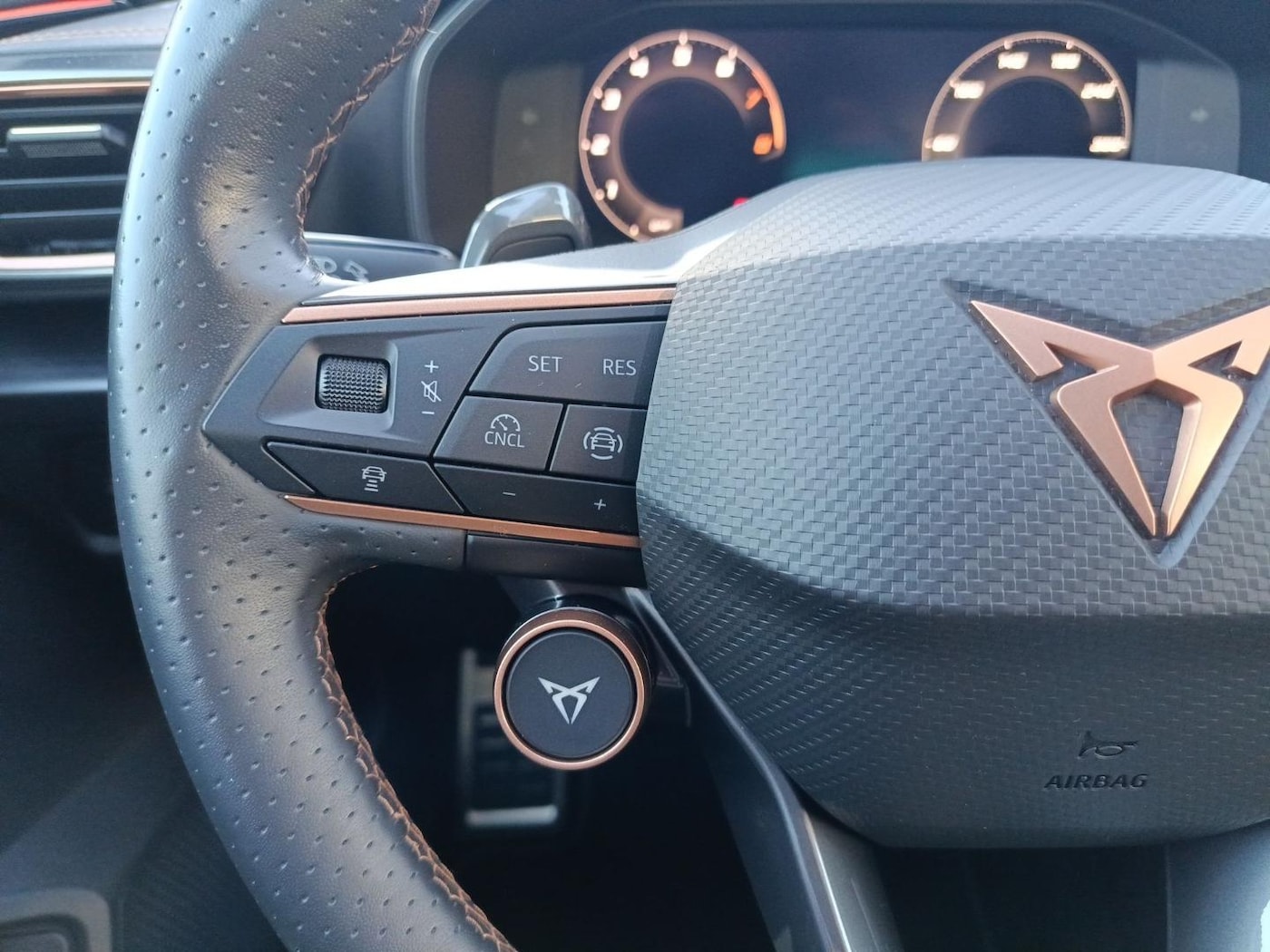 CUPRA Formentor 1.5 TSI e-Hybrid DSG 150 kW (204 CV) — photo 9