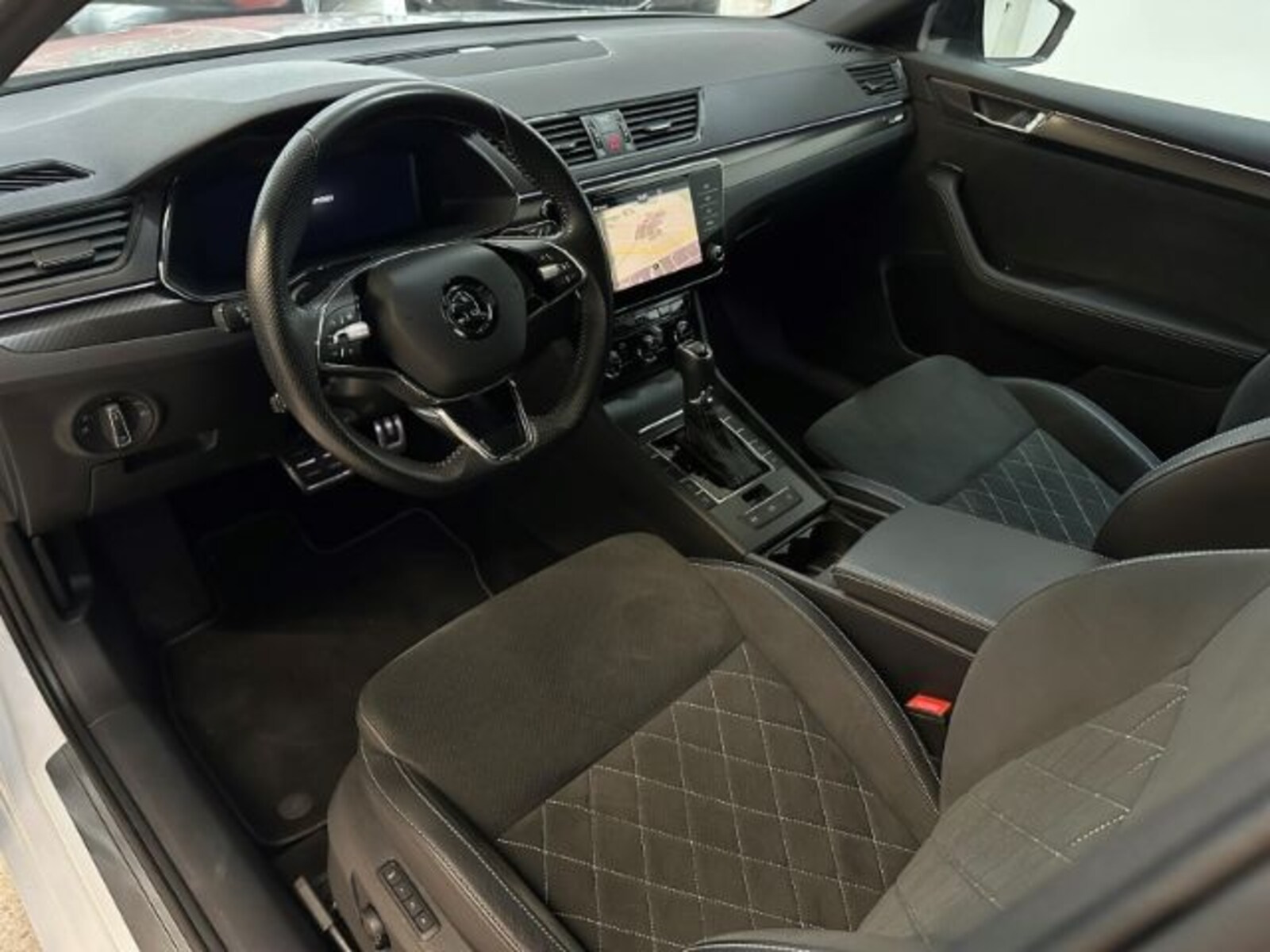 Škoda Superb Combi – Bild 11