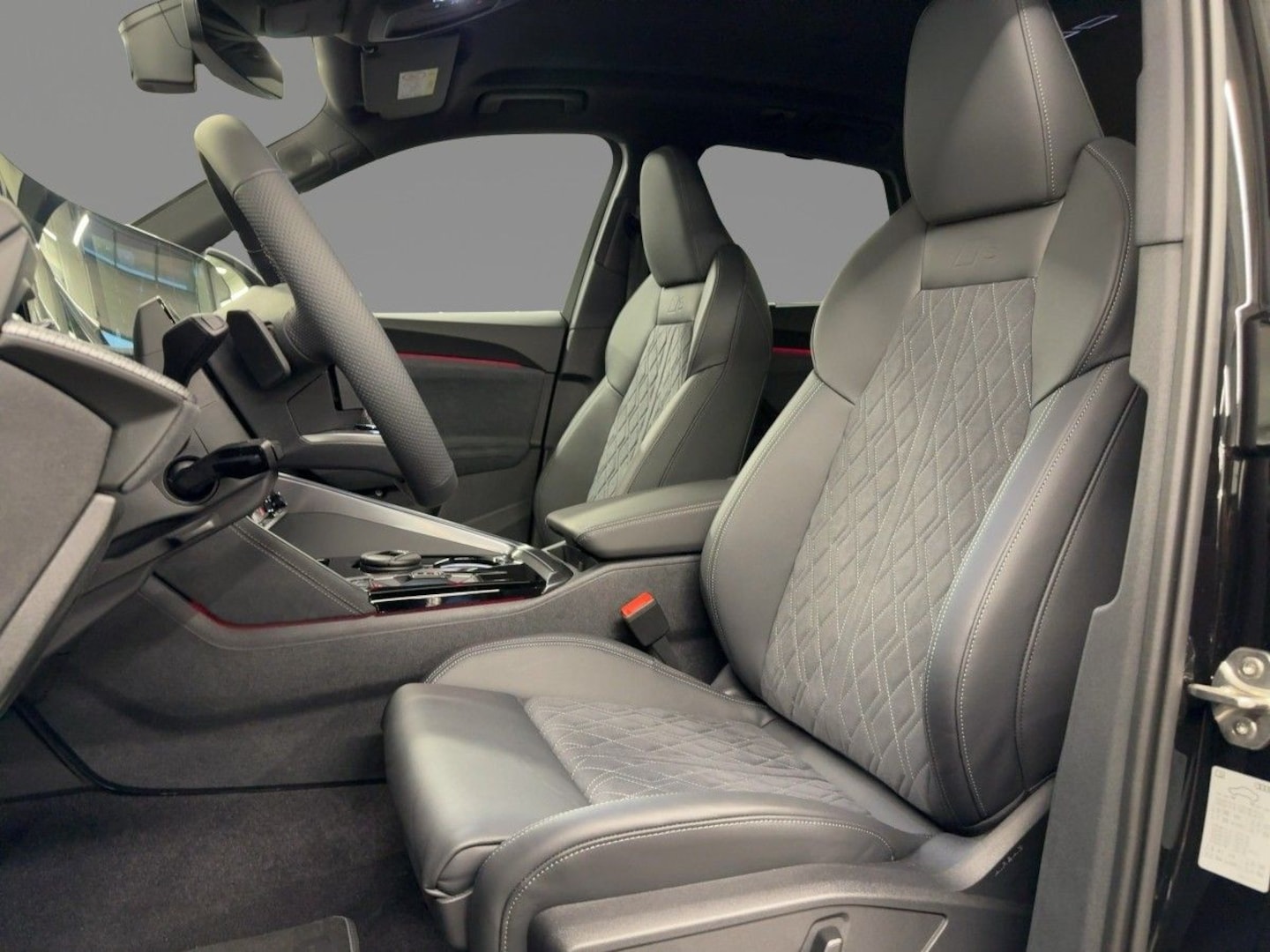 Bild über Audi Q5 SUV TDI quattro 220 kW S tronic - für weitere Informationen kontaktieren Sie den Audi Partner