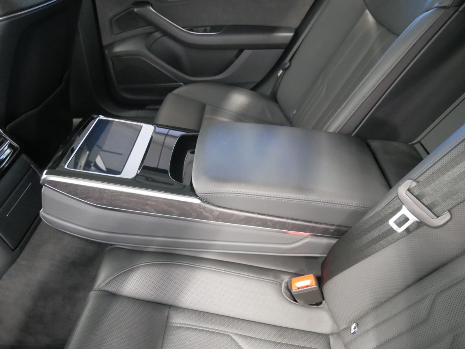 Audi A8 – Bild 11