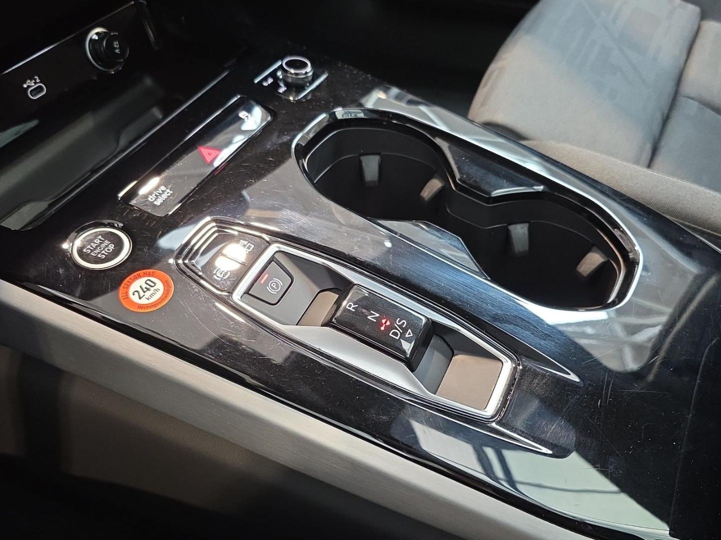 Bild über Audi A6 Avant TDI quattro 150 kW S tronic - für weitere Informationen kontaktieren Sie den Audi Partner