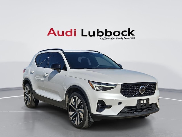 Photo of 2025 Volvo XC40