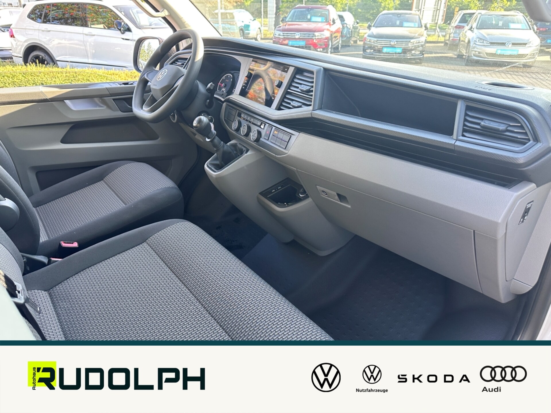 Volkswagen T6.1 Transporter Kombi langer Radstand