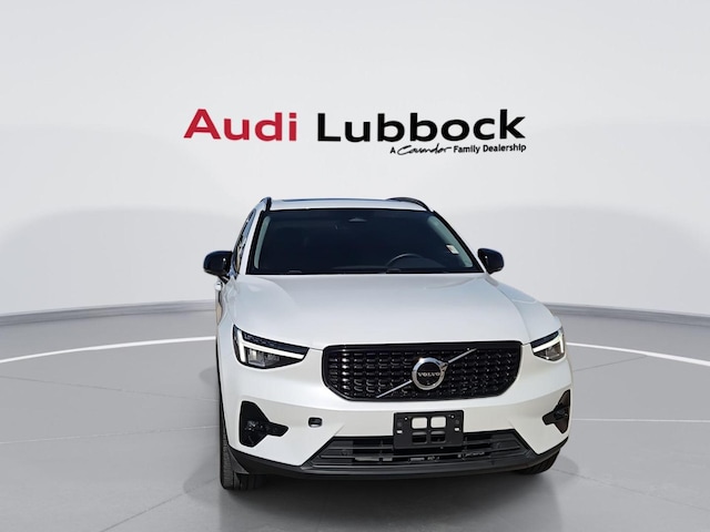 2025 Volvo XC40