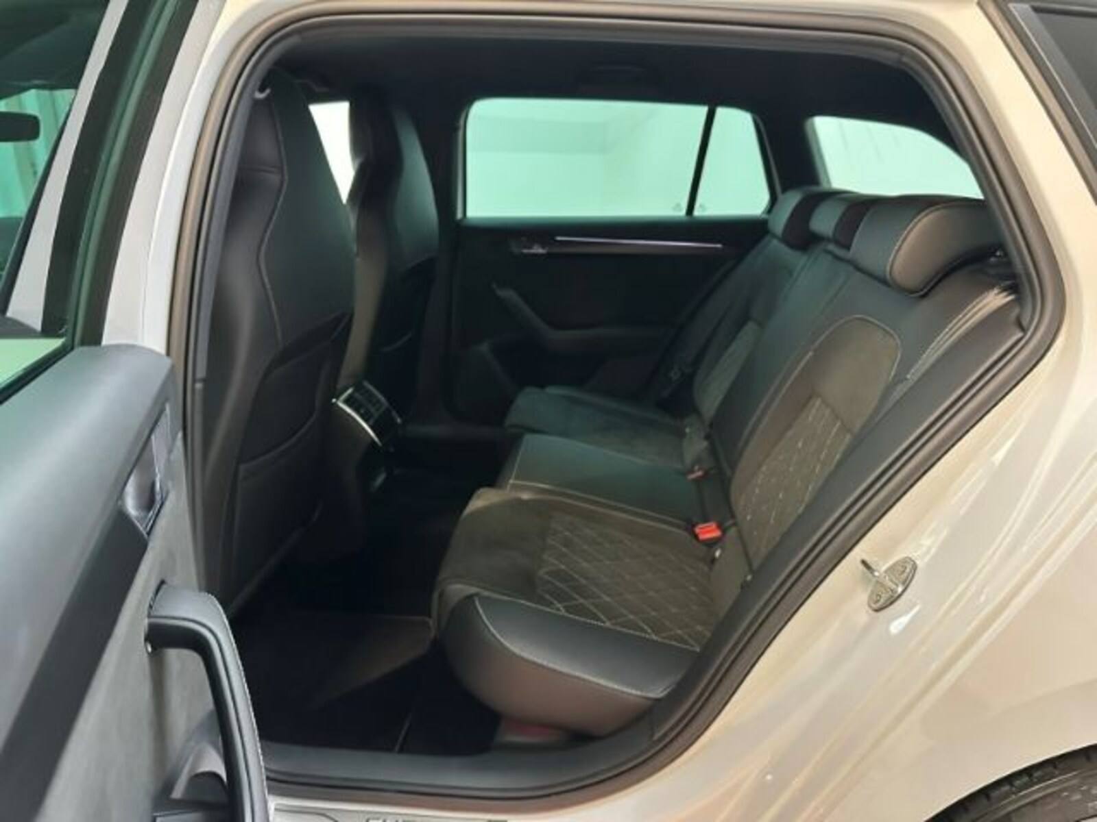 Škoda Superb Combi – Bild 14
