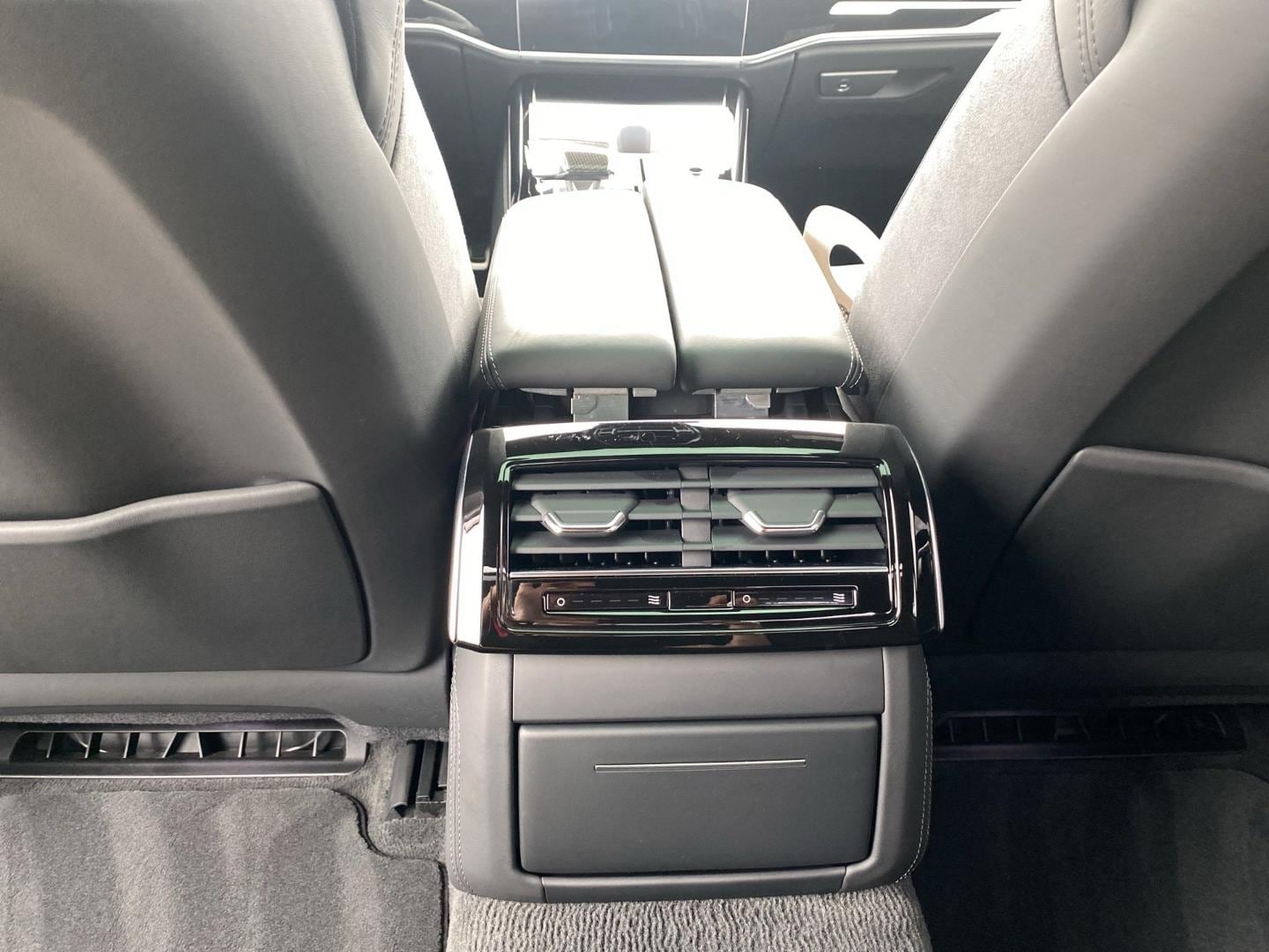 Bild über Audi S8 TFSI quattro tiptronic - für weitere Informationen kontaktieren Sie den Audi Partner