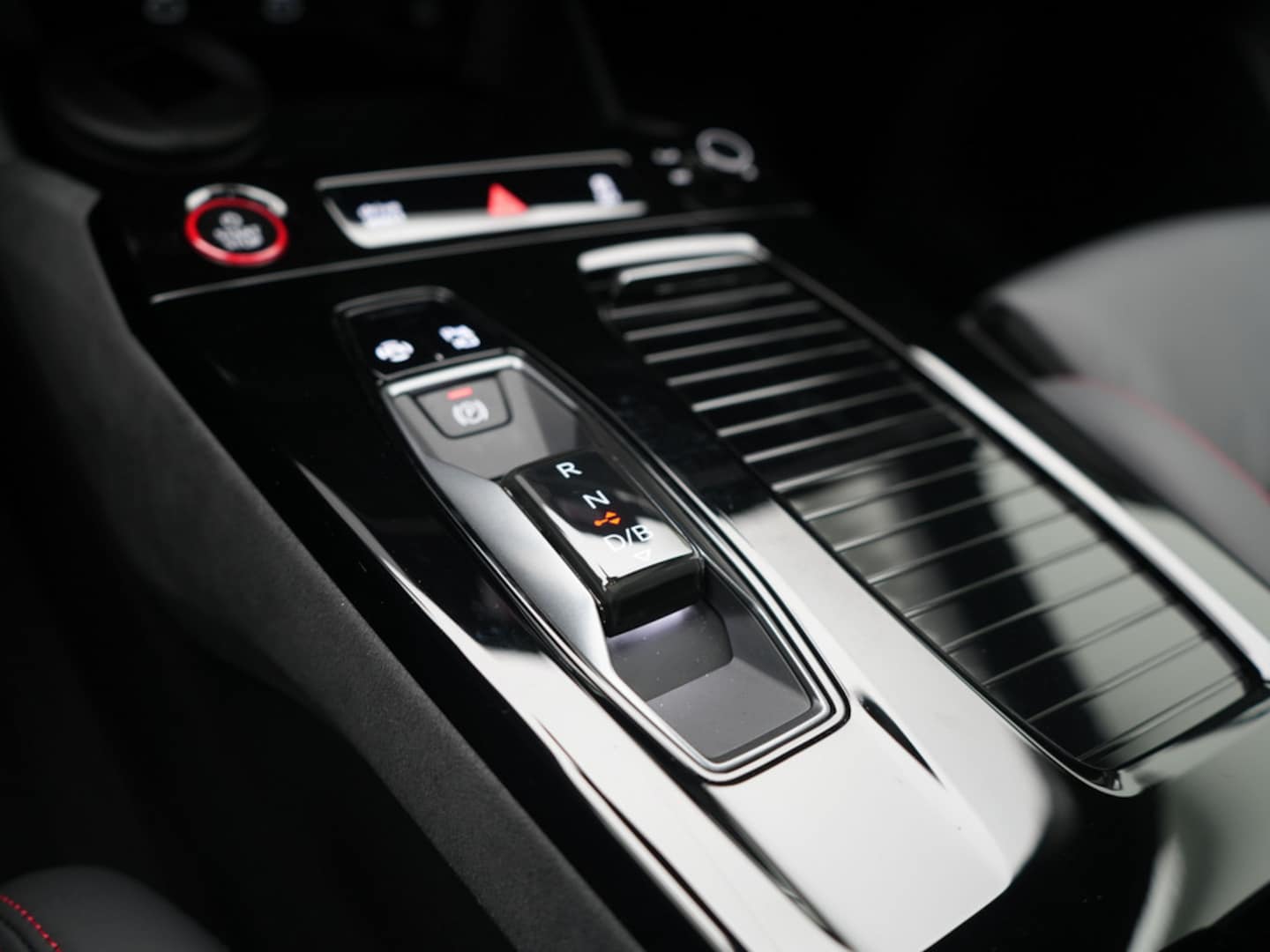 Bild über Audi A6 Avant e-tron e-tron performance - für weitere Informationen kontaktieren Sie den Audi Partner