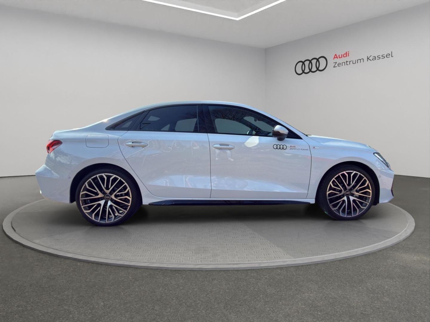 Bild über Audi A3 Limousine S line 35 TFSI 110(150) kW(PS) S tronic - für weitere Informationen kontaktieren Sie den Audi Partner