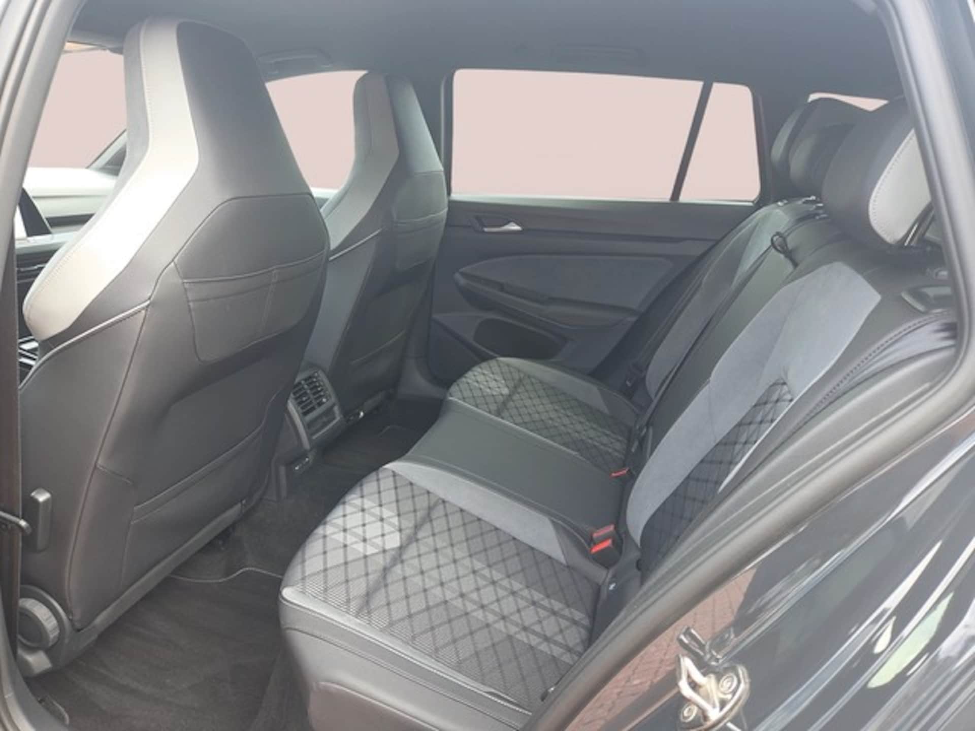 Volkswagen Golf Variant R-Line