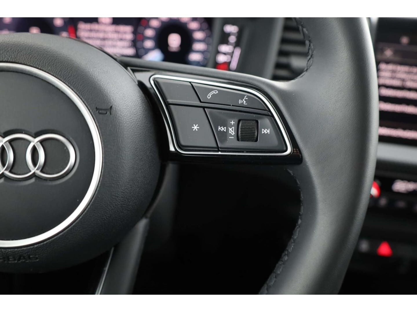 Bild über Audi A1 allstreet 30 TFSI S tronic - für weitere Informationen kontaktieren Sie den Audi Partner