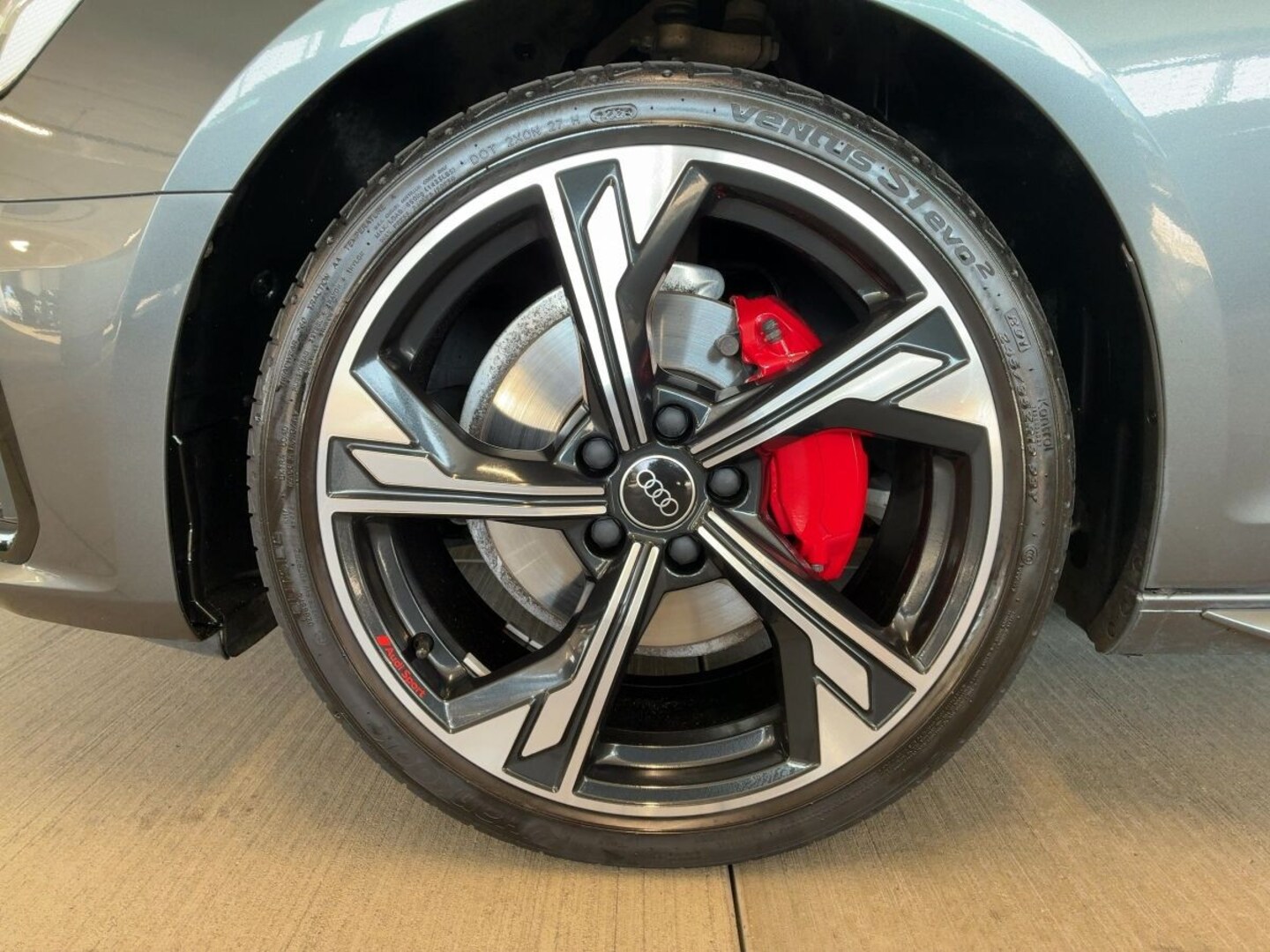 Bild über Audi A4 Avant S line 40 TFSI S tronic - für weitere Informationen kontaktieren Sie den Audi Partner