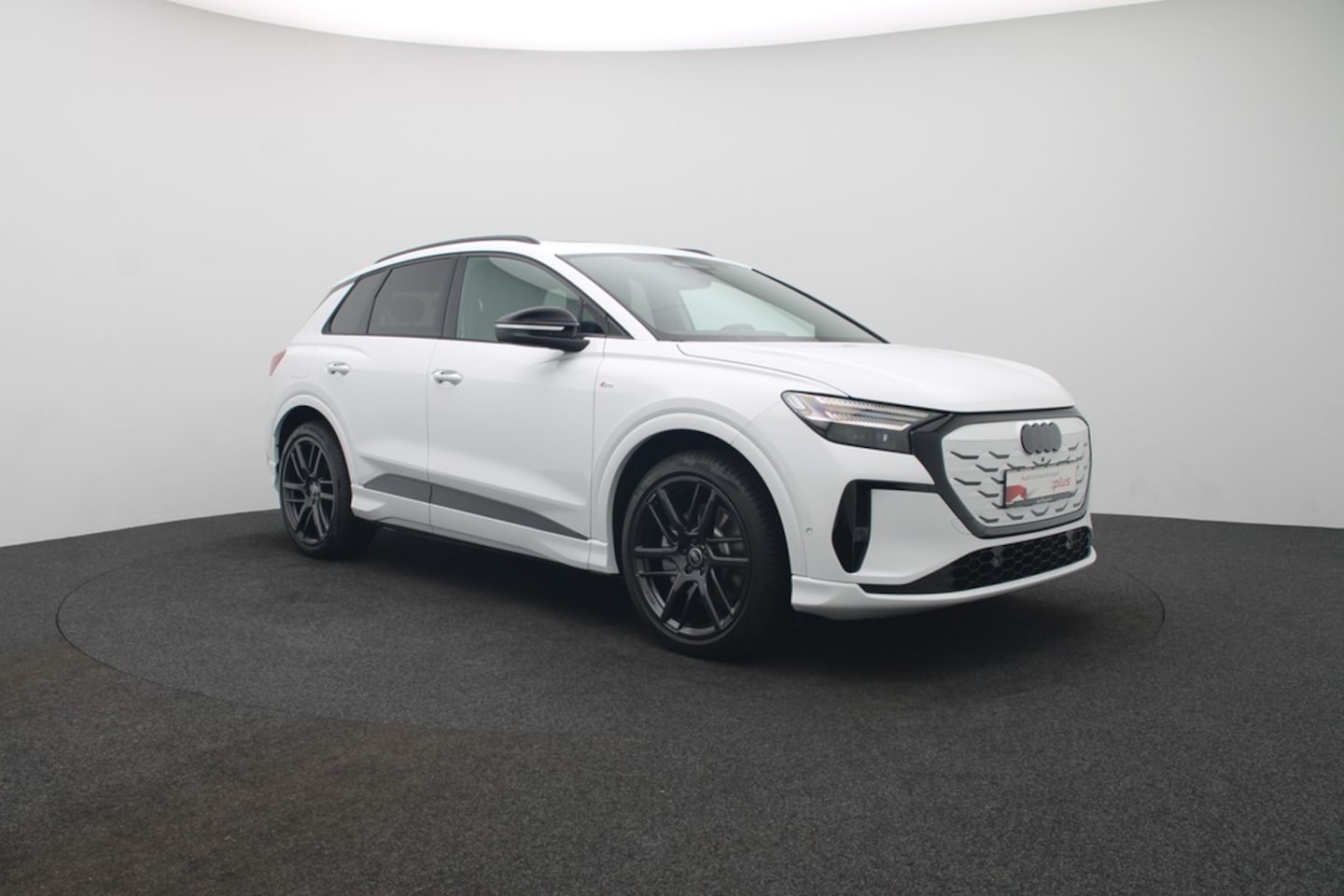 Bild über Audi Q4 SUV e-tron e-tron quattro 220 kW - für weitere Informationen kontaktieren Sie den Audi Partner