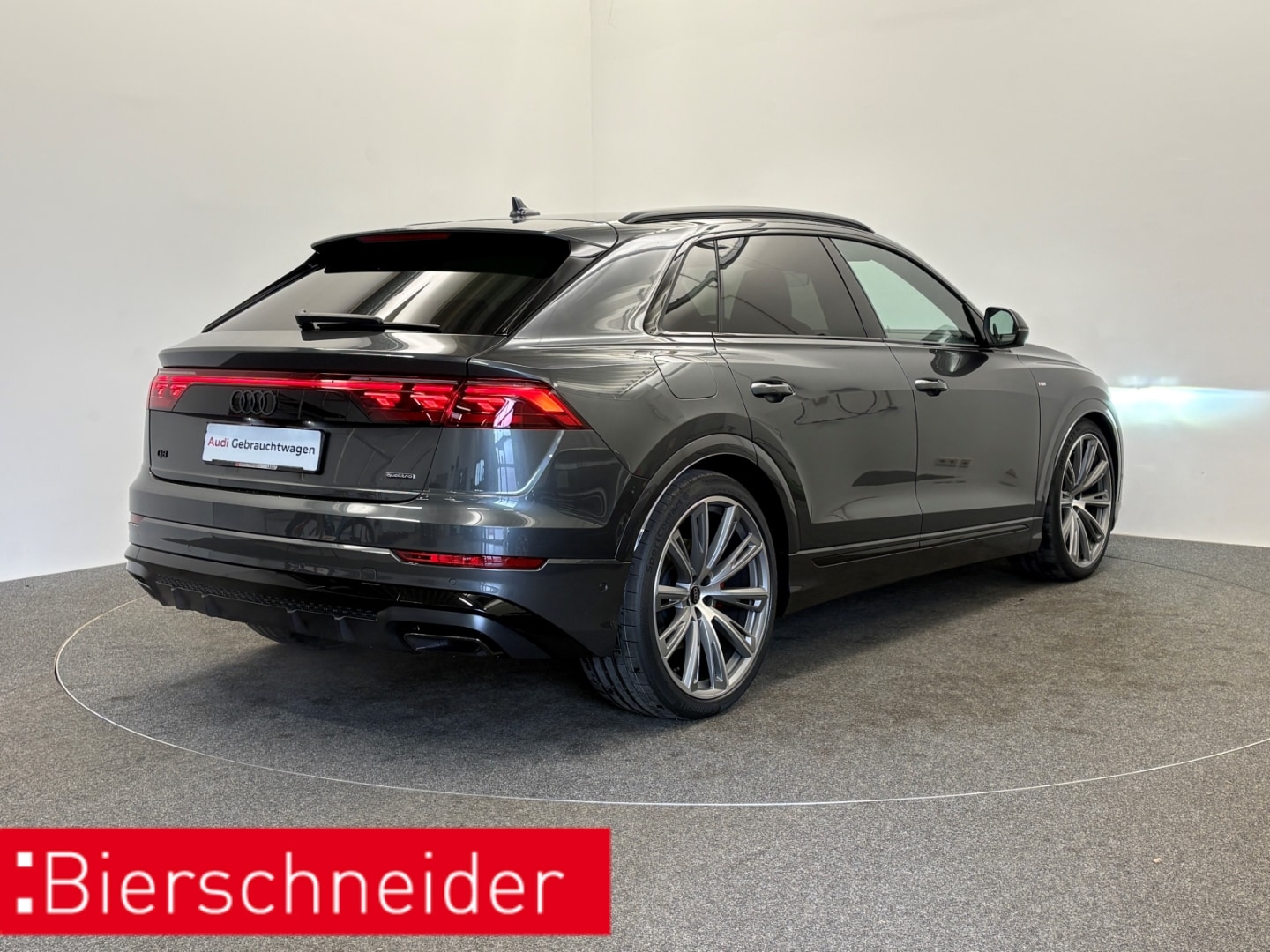 Bild über Audi Q8 SUV TFSI e S line business TFSI e quattro 360 kW tiptronic - für weitere Informationen kontaktieren Sie den Audi Partner