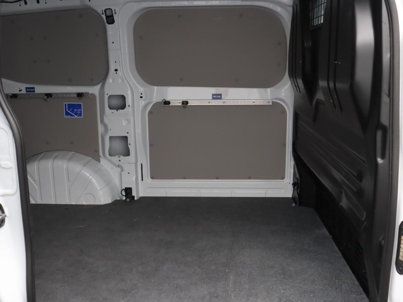 Volkswagen Transporter Kasten kurzer Radstand – Bild 7