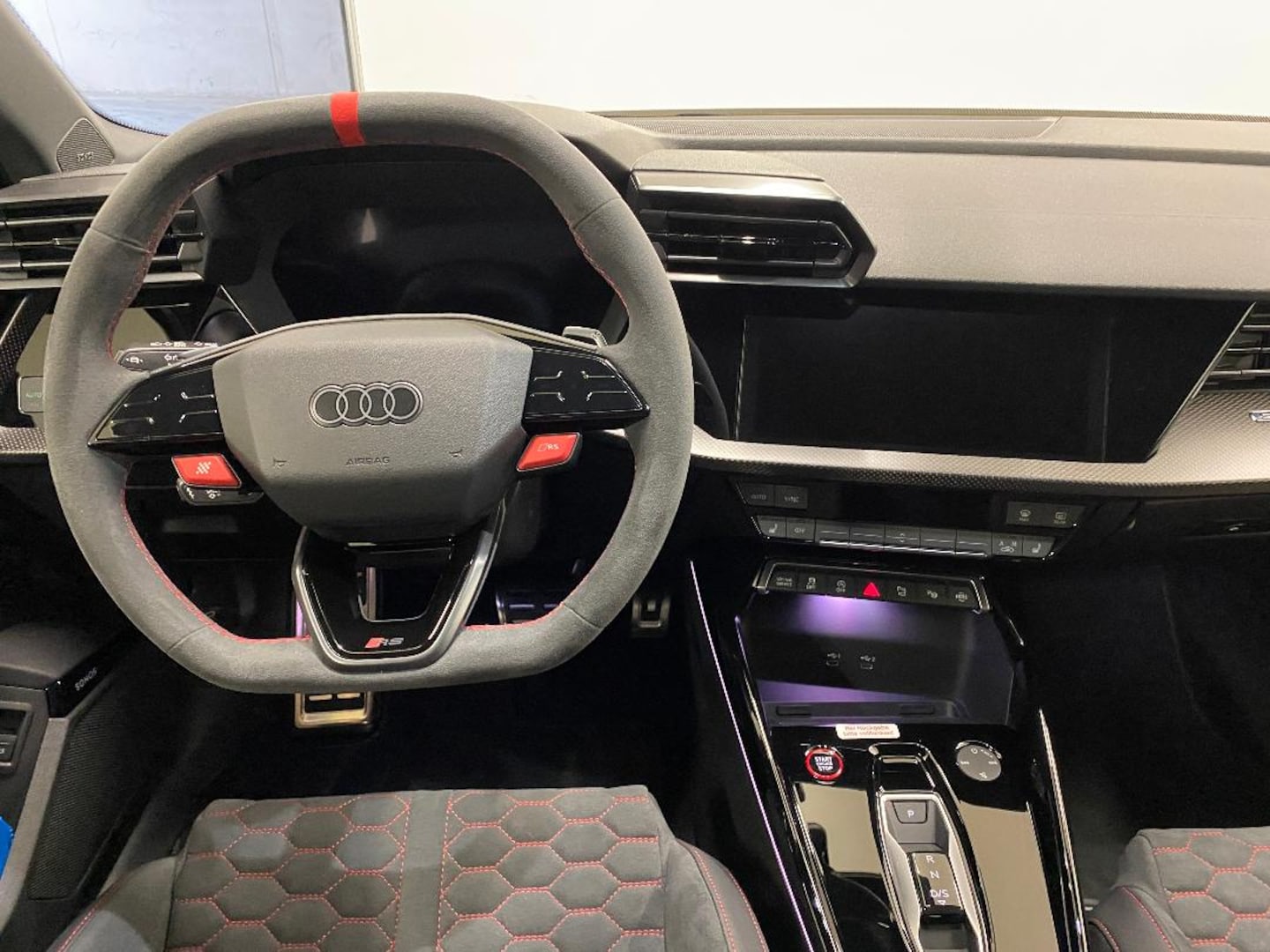 Bild über Audi RS 3 Limousine TFSI quattro 294 kW S tronic - für weitere Informationen kontaktieren Sie den Audi Partner