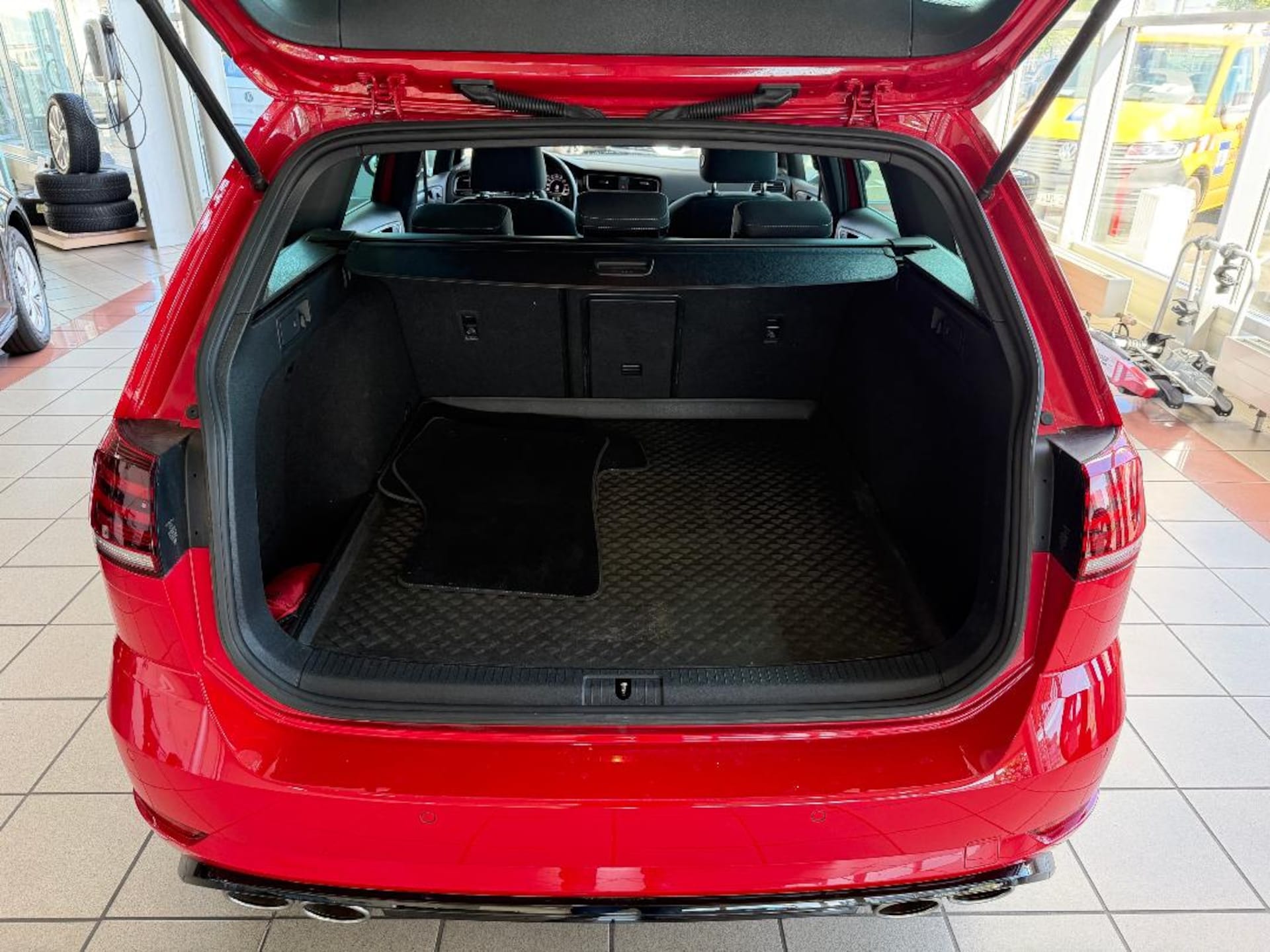 Volkswagen Golf Variant R