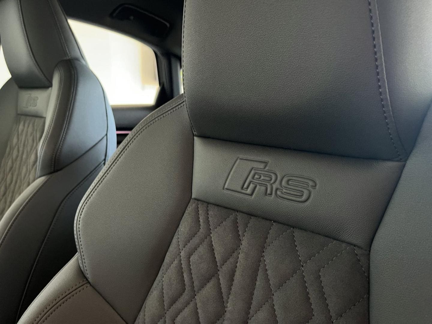 Bild über Audi RS 3 Limousine TFSI quattro 294 kW S tronic - für weitere Informationen kontaktieren Sie den Audi Partner