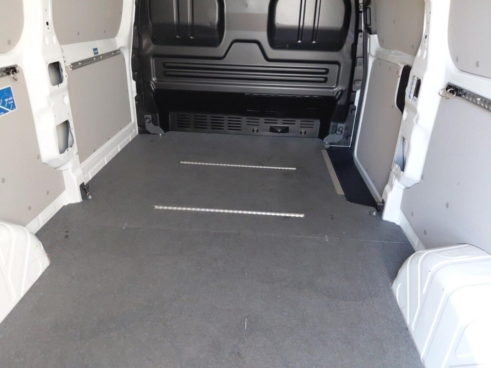 Volkswagen Transporter Kasten langer Radstand – Bild 15