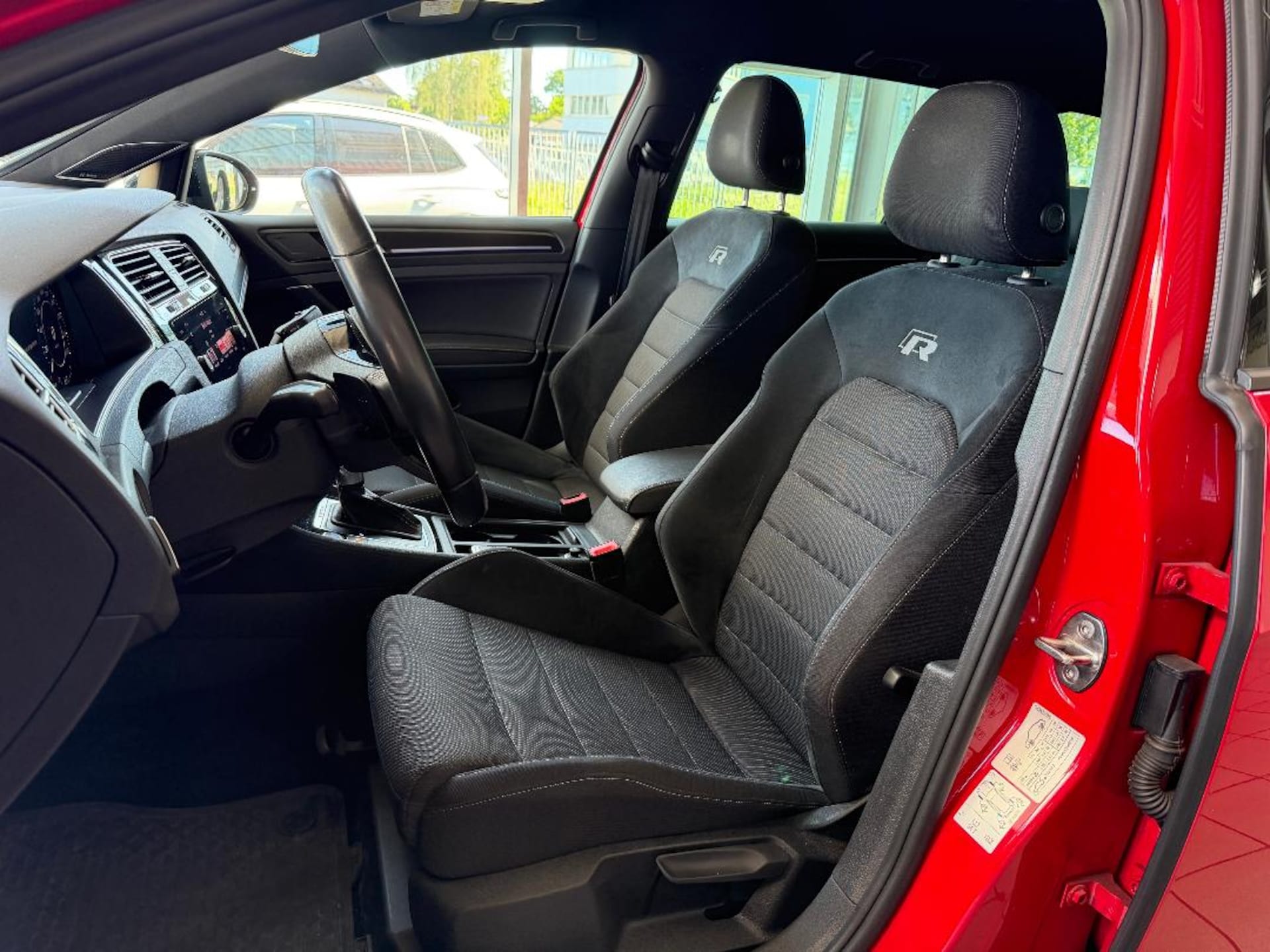 Volkswagen Golf Variant R