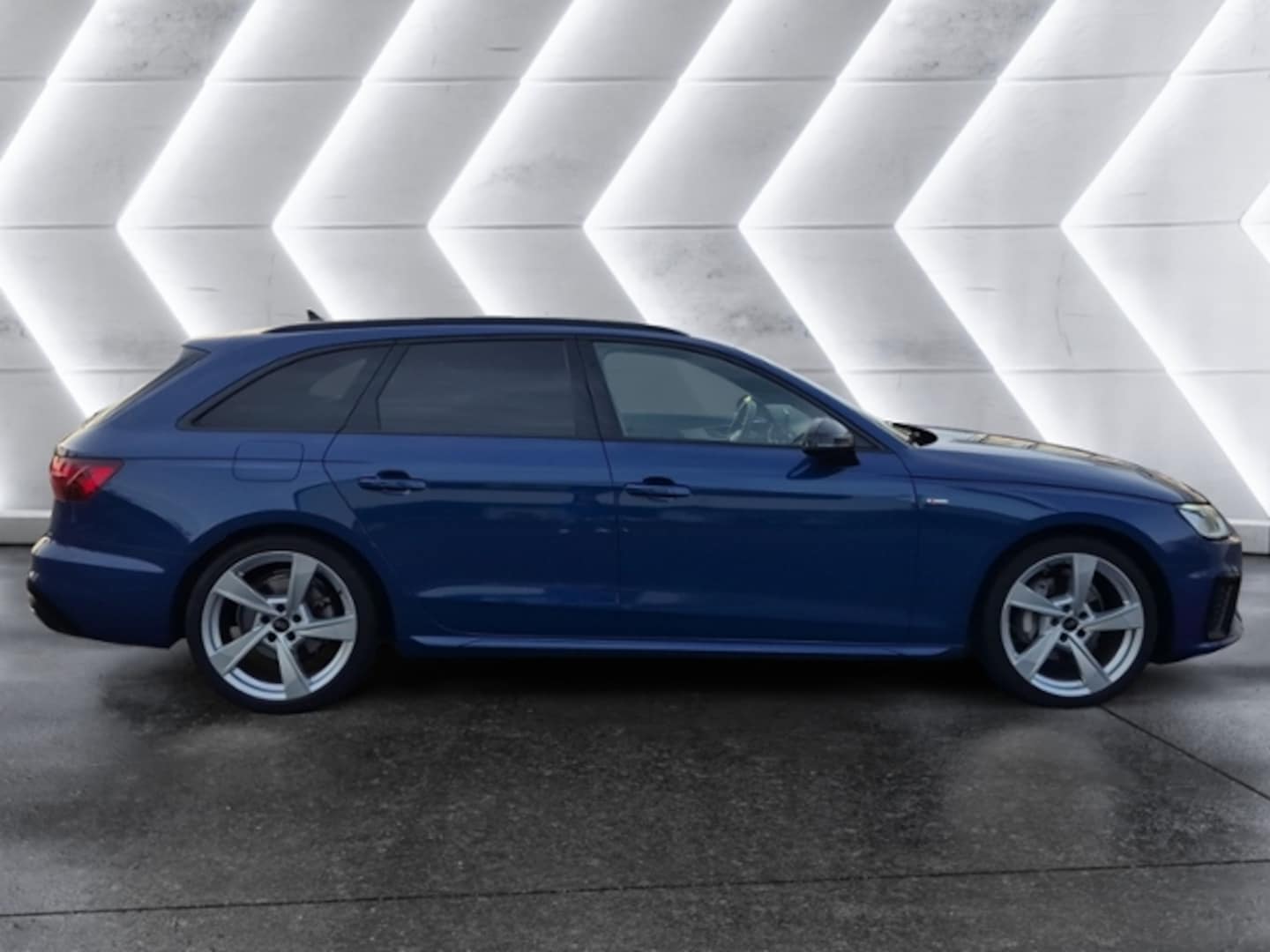 Bild über Audi A4 Avant S line 40 TFSI S tronic - für weitere Informationen kontaktieren Sie den Audi Partner