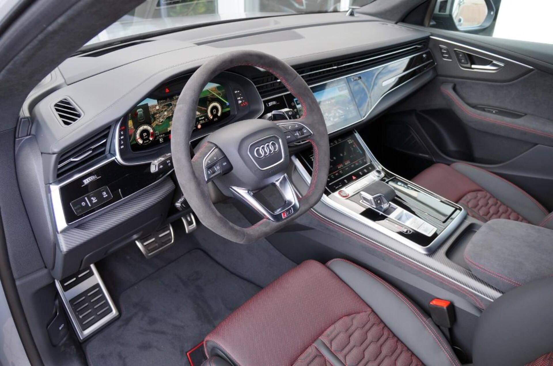 Audi RS Q8 SUV performance