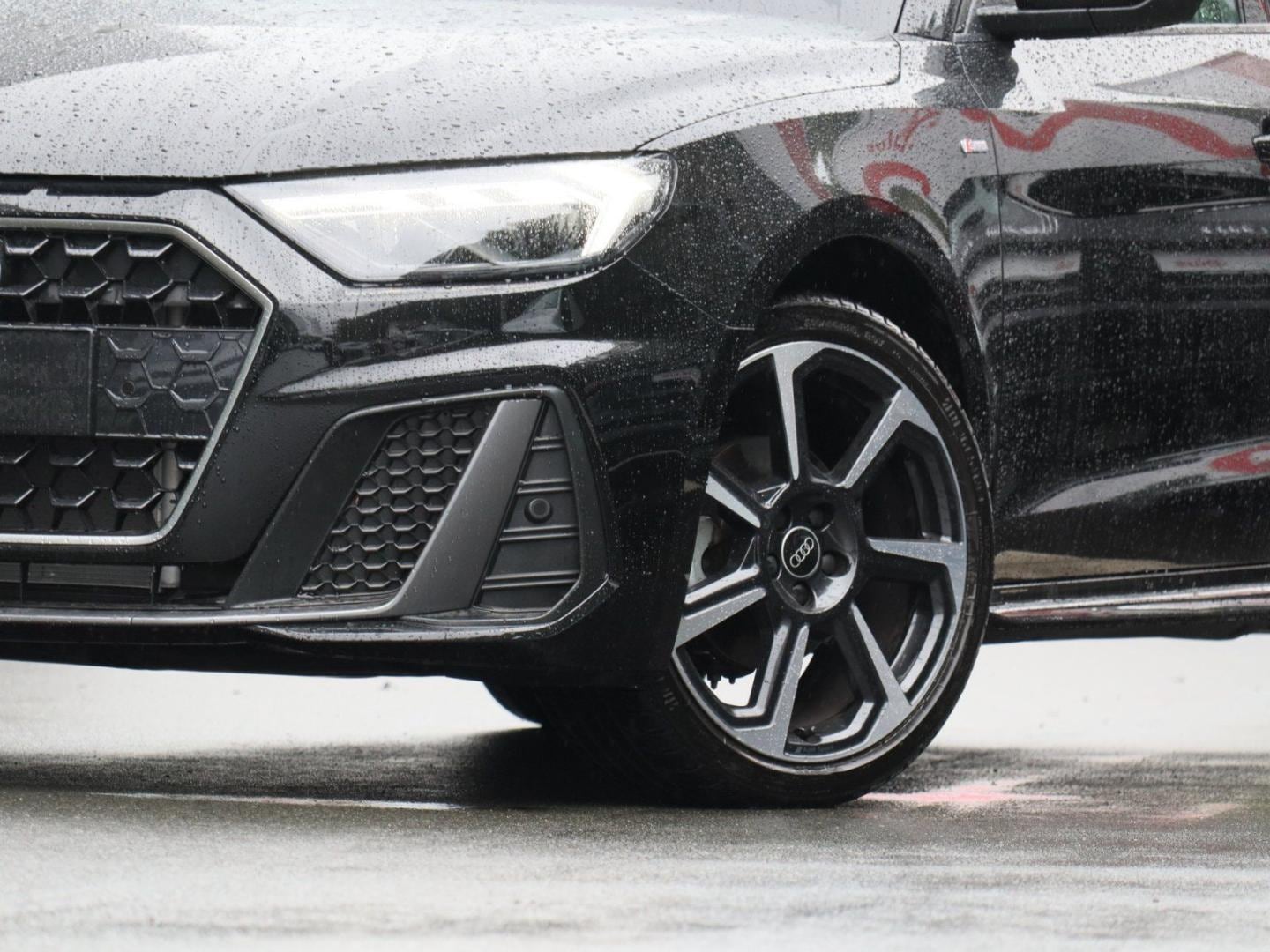 Bild über Audi A1 Sportback S line 35 TFSI S tronic - für weitere Informationen kontaktieren Sie den Audi Partner