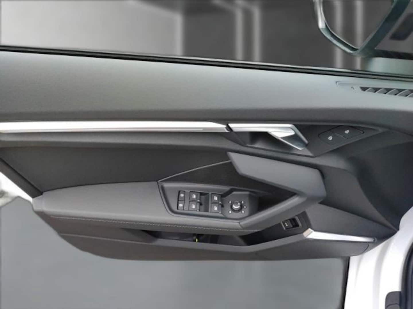 Bild über Audi S3 Limousine TFSI quattro S tronic - für weitere Informationen kontaktieren Sie den Audi Partner