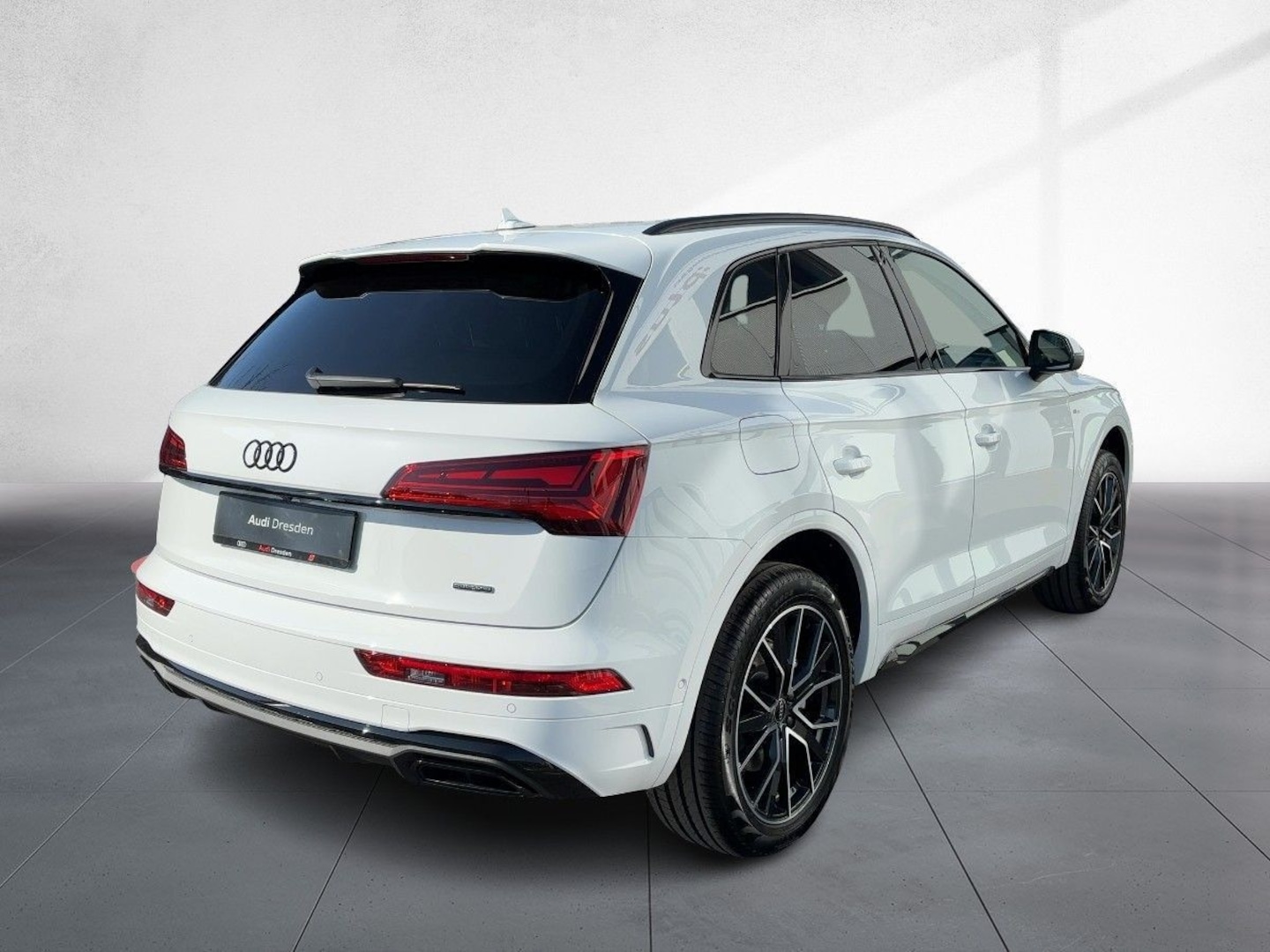 Bild über Audi Q5 TFSI e S line business 50 TFSI e quattro S tronic - für weitere Informationen kontaktieren Sie den Audi Partner
