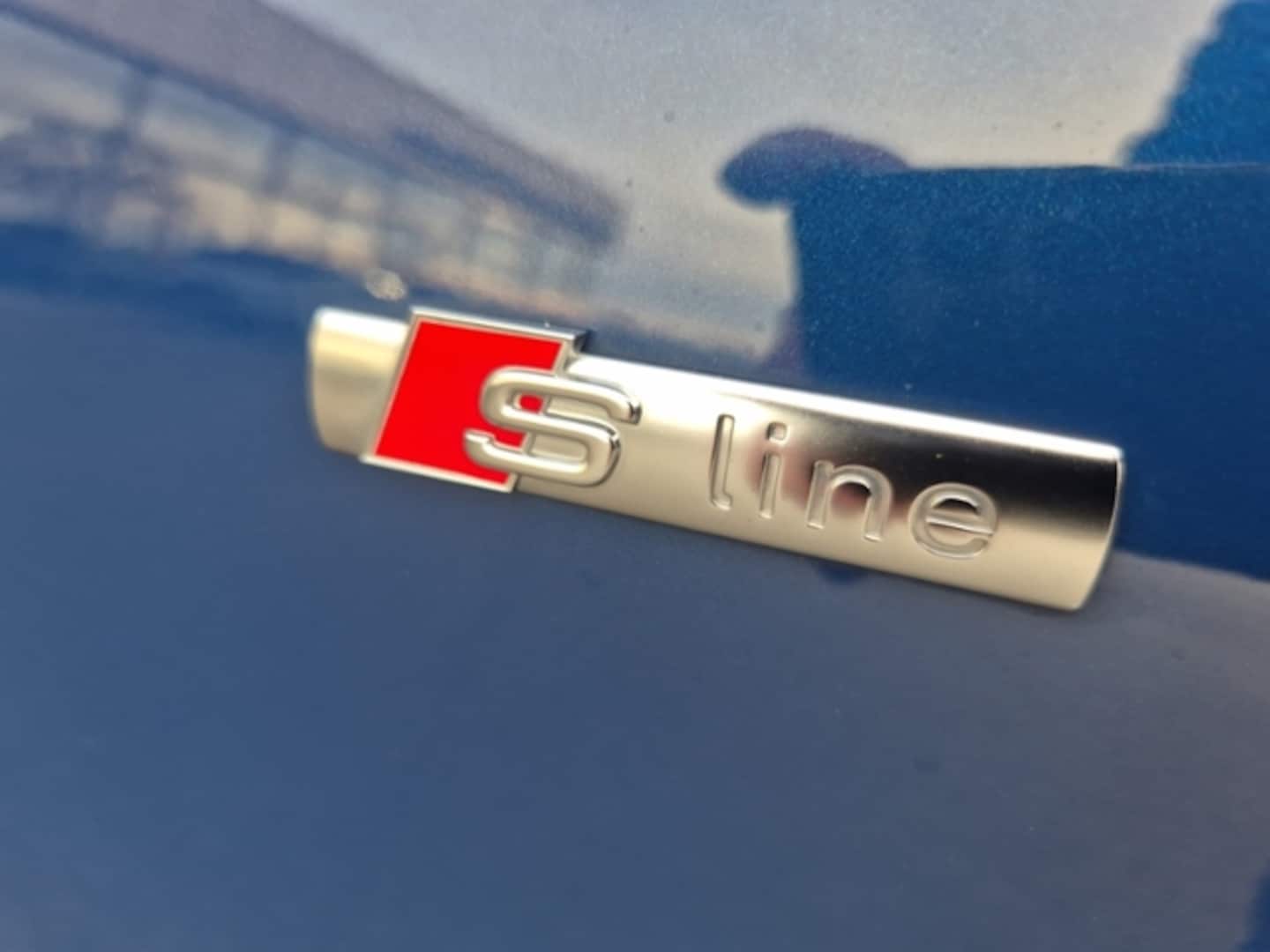 Bild über Audi A4 Avant S line 40 TFSI S tronic - für weitere Informationen kontaktieren Sie den Audi Partner