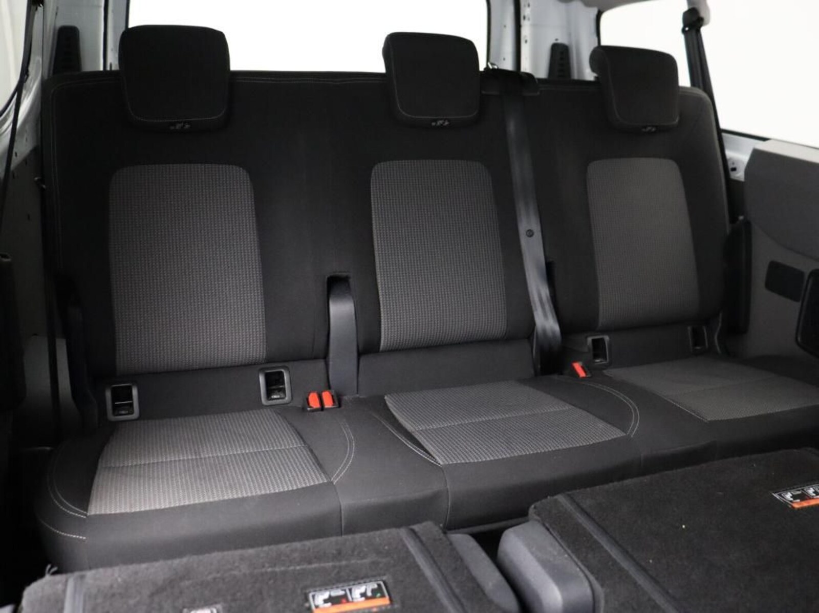 Volkswagen Transporter Kombi langer Radstand – Bild 8