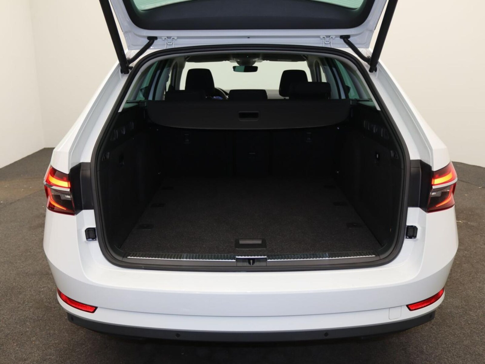 Škoda Superb Combi – Bild 9