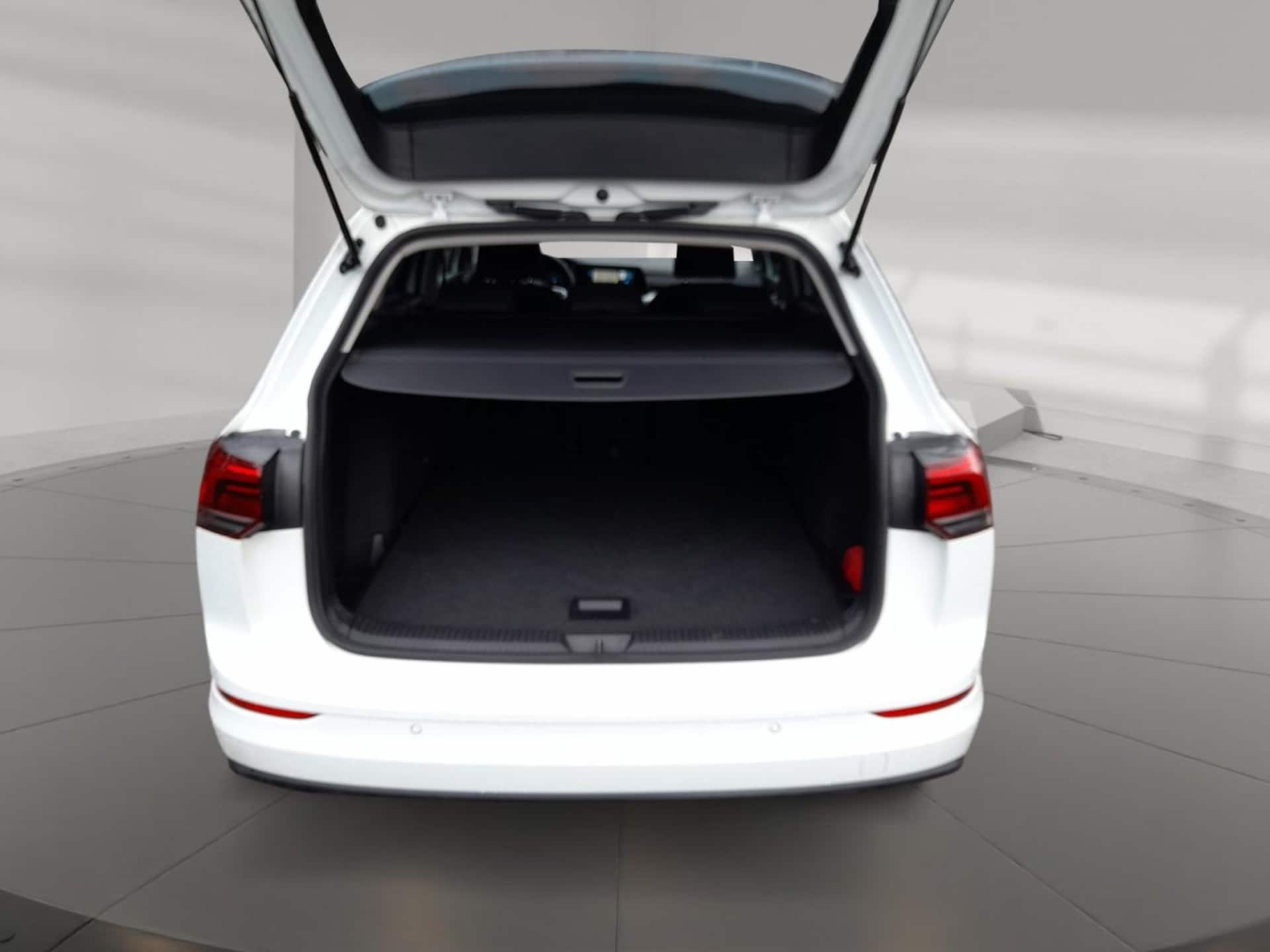 Volkswagen Golf Variant Life