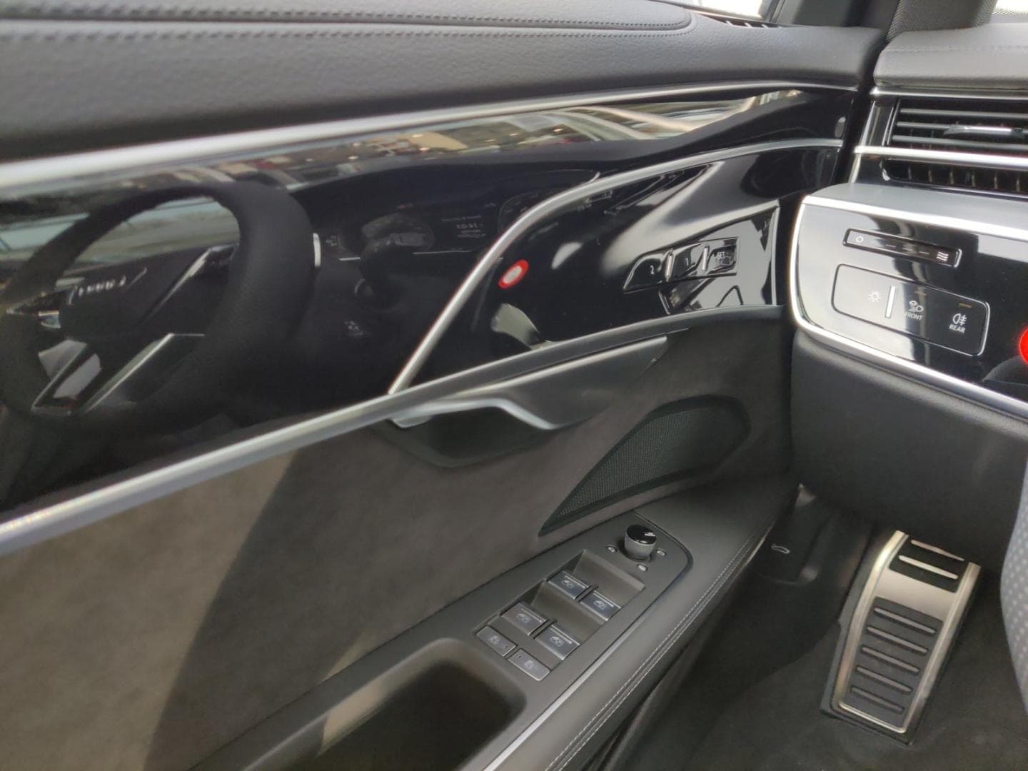 Bild über Audi A8 TFSI e 60 TFSI e quattro 340 kW tiptronic - für weitere Informationen kontaktieren Sie den Audi Partner