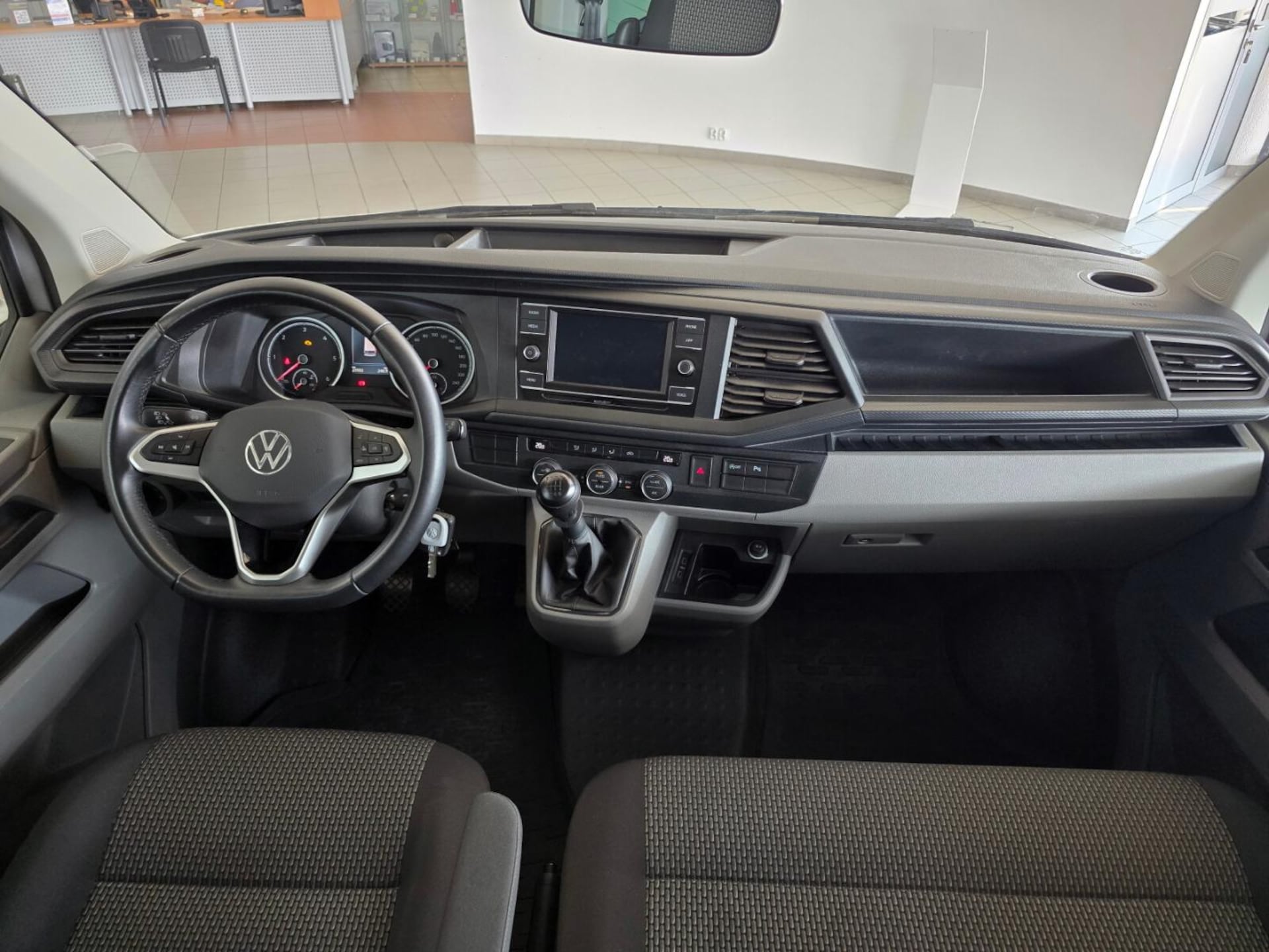 Volkswagen Caravelle 6.1 długi roztaw osi S