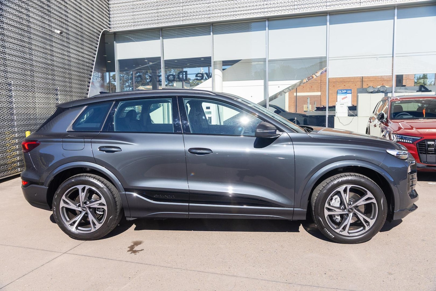 Image about Audi Q6 SUV e-tron e-tron